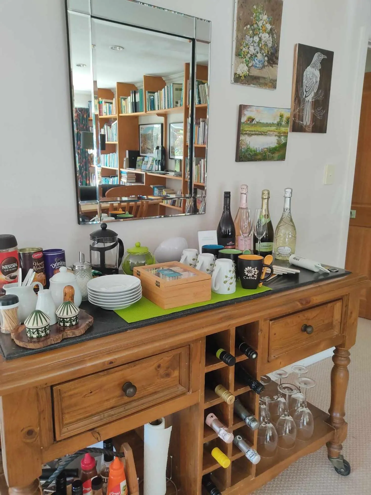 Coffee/tea facilities in Golden Caves - Bed and Breakfast