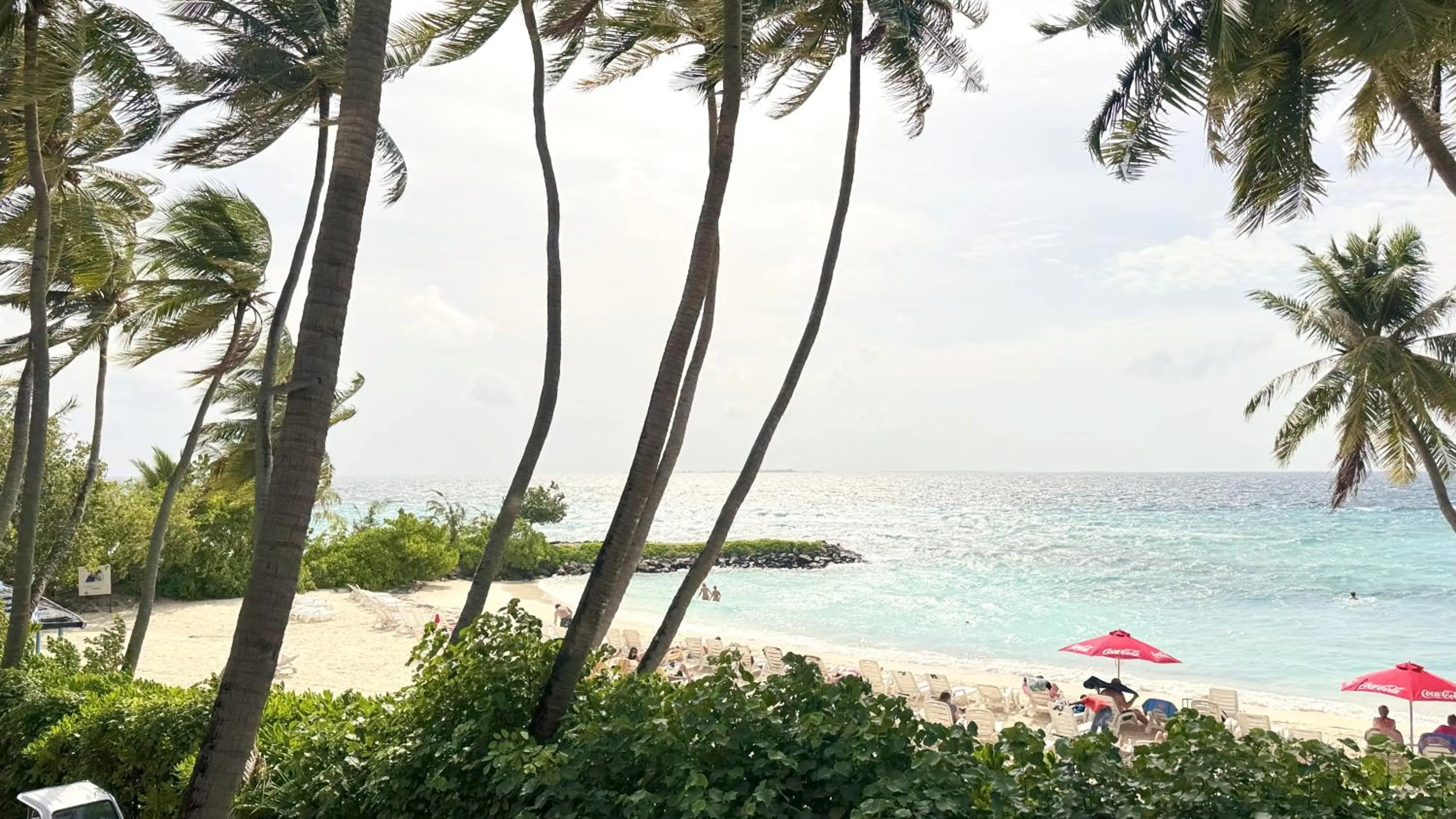 Beach in Kaani Grand Seaview