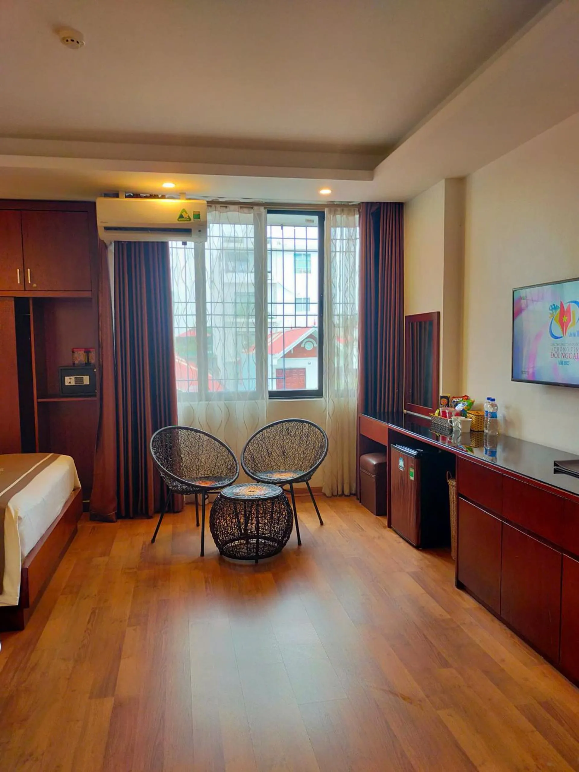 Seating area, Bed in Camellia Hotel