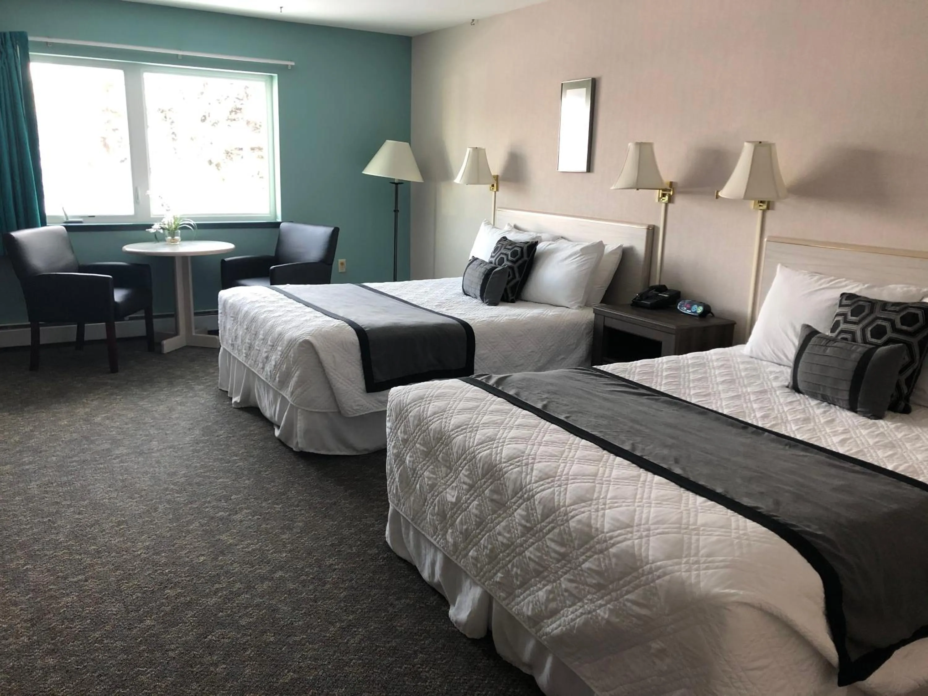 Photo of the whole room, Bed in Aurora Denali Lodge
