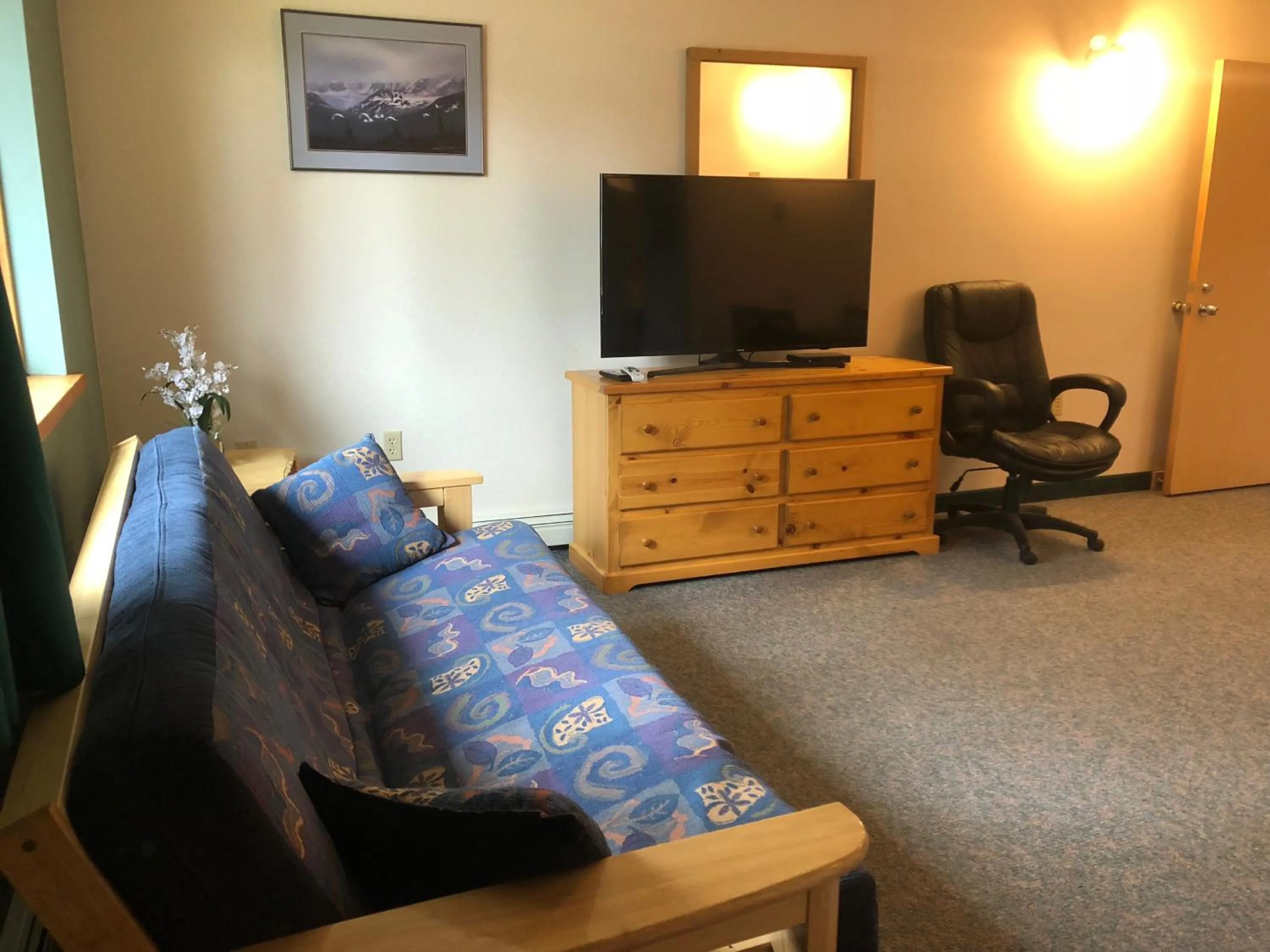 Bed in Aurora Denali Lodge