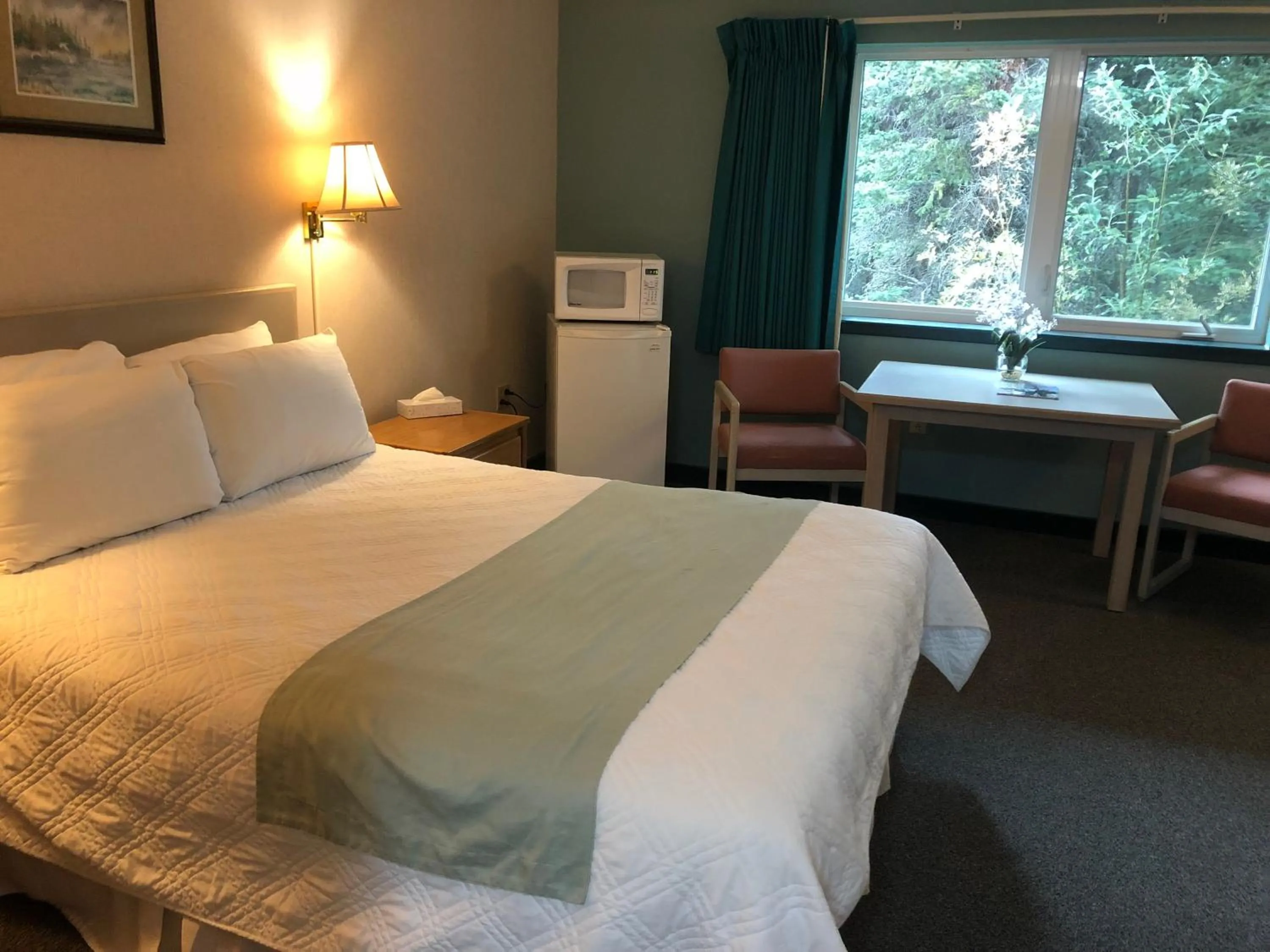 Photo of the whole room, Bed in Aurora Denali Lodge