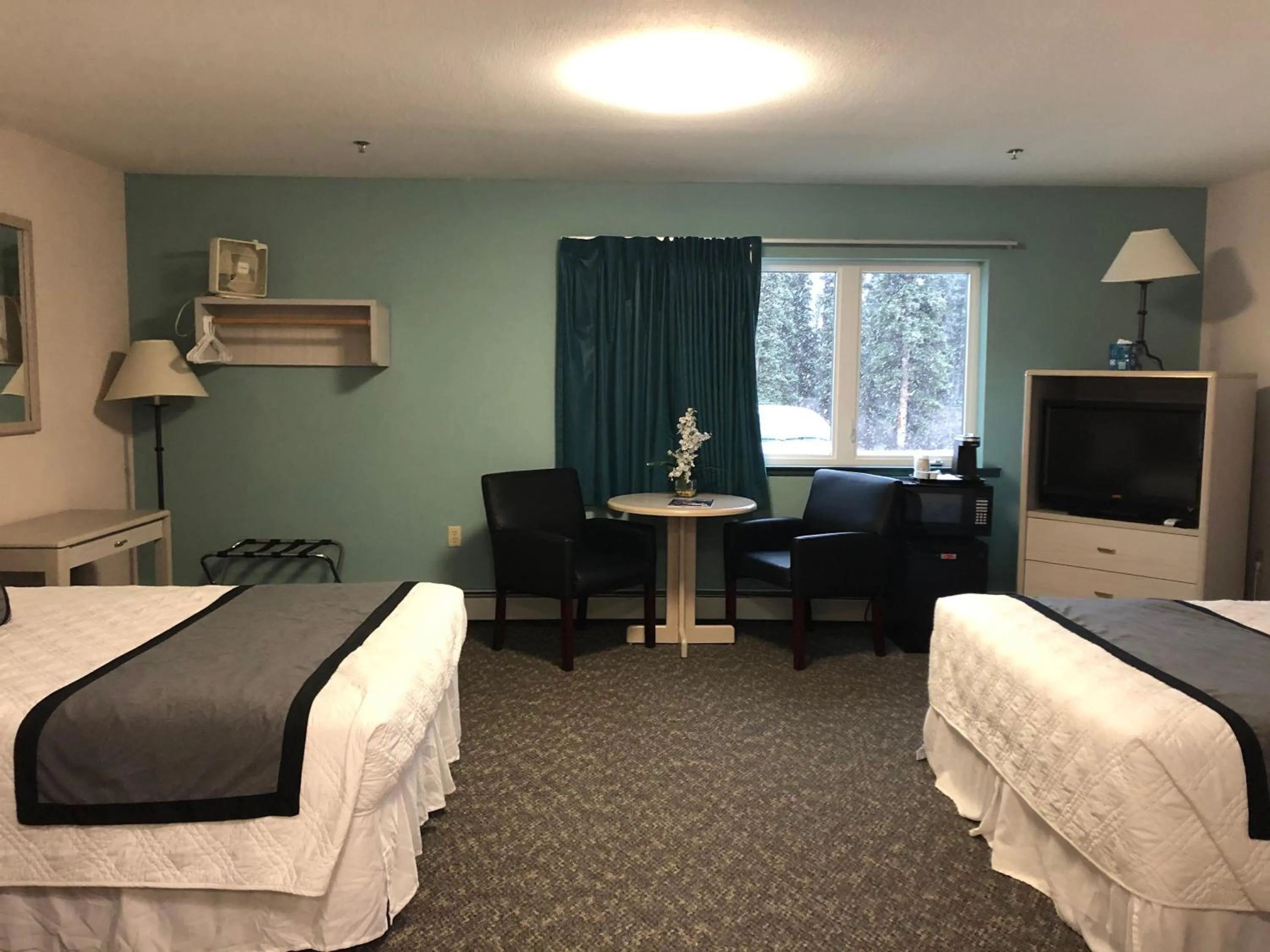 TV and multimedia, Bed in Aurora Denali Lodge