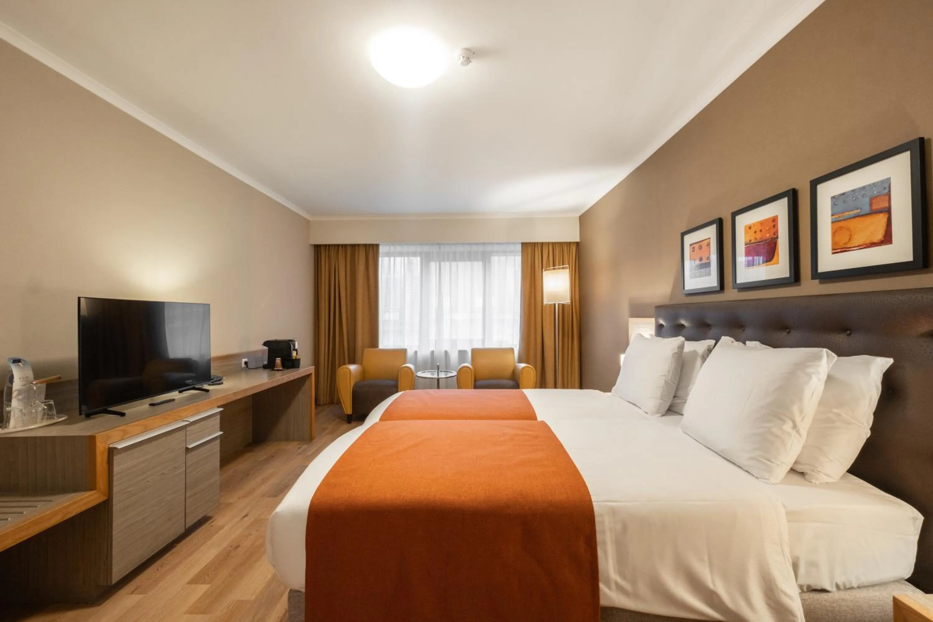 Photo of the whole room, Bed in Hyllit Hotel