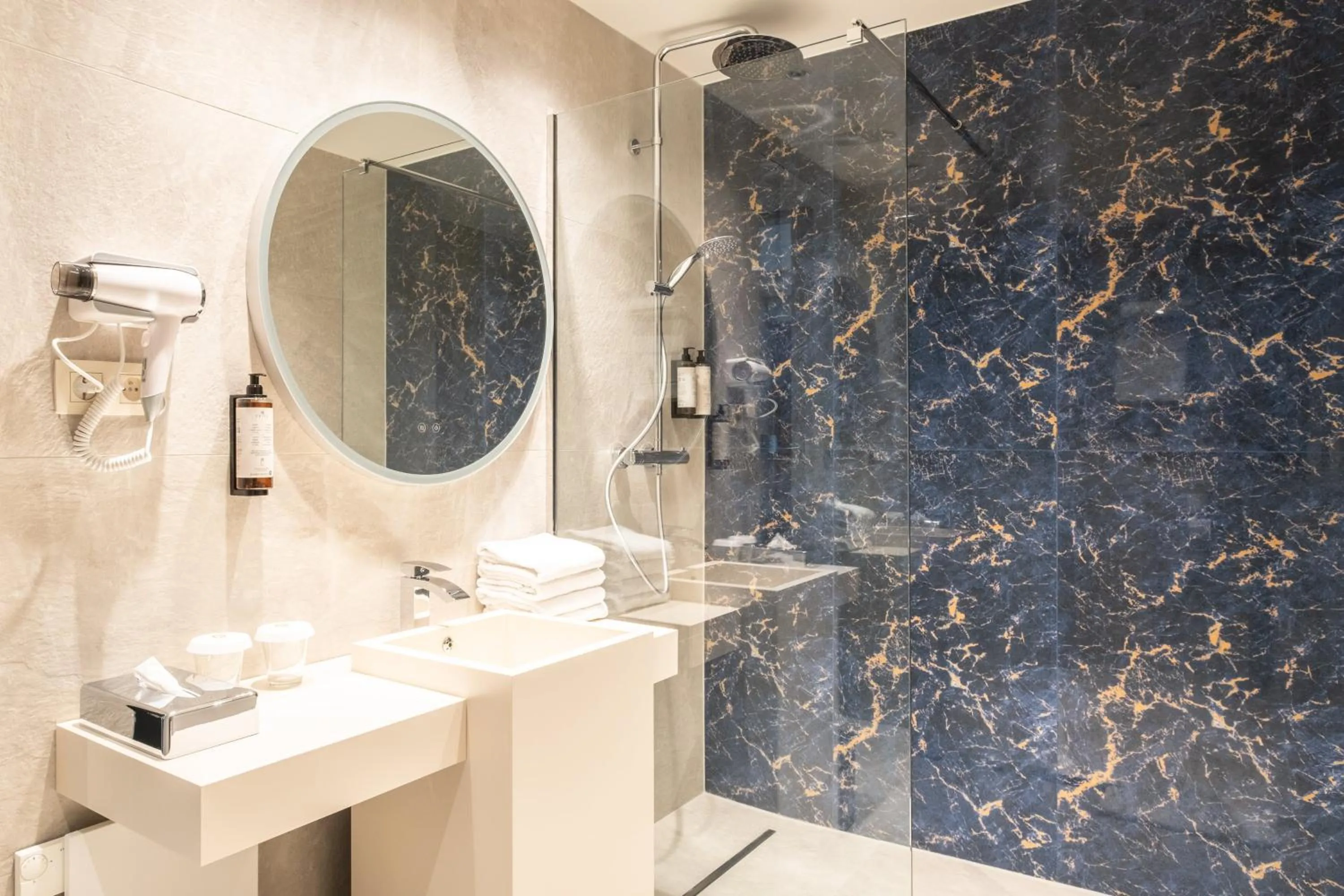 Bathroom in Hyllit Hotel