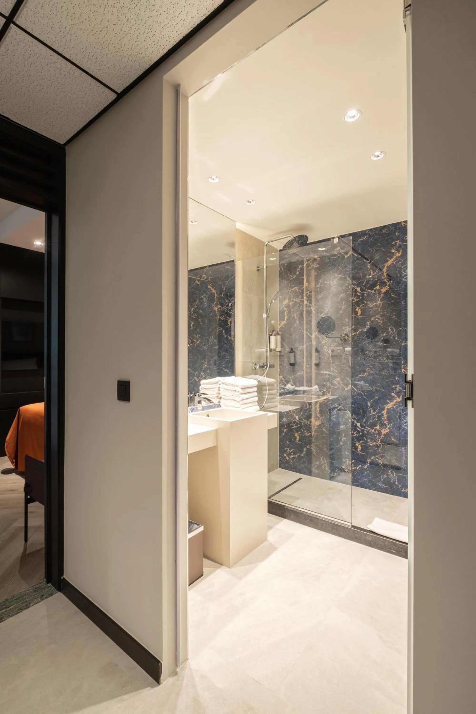 Bathroom in Hyllit Hotel