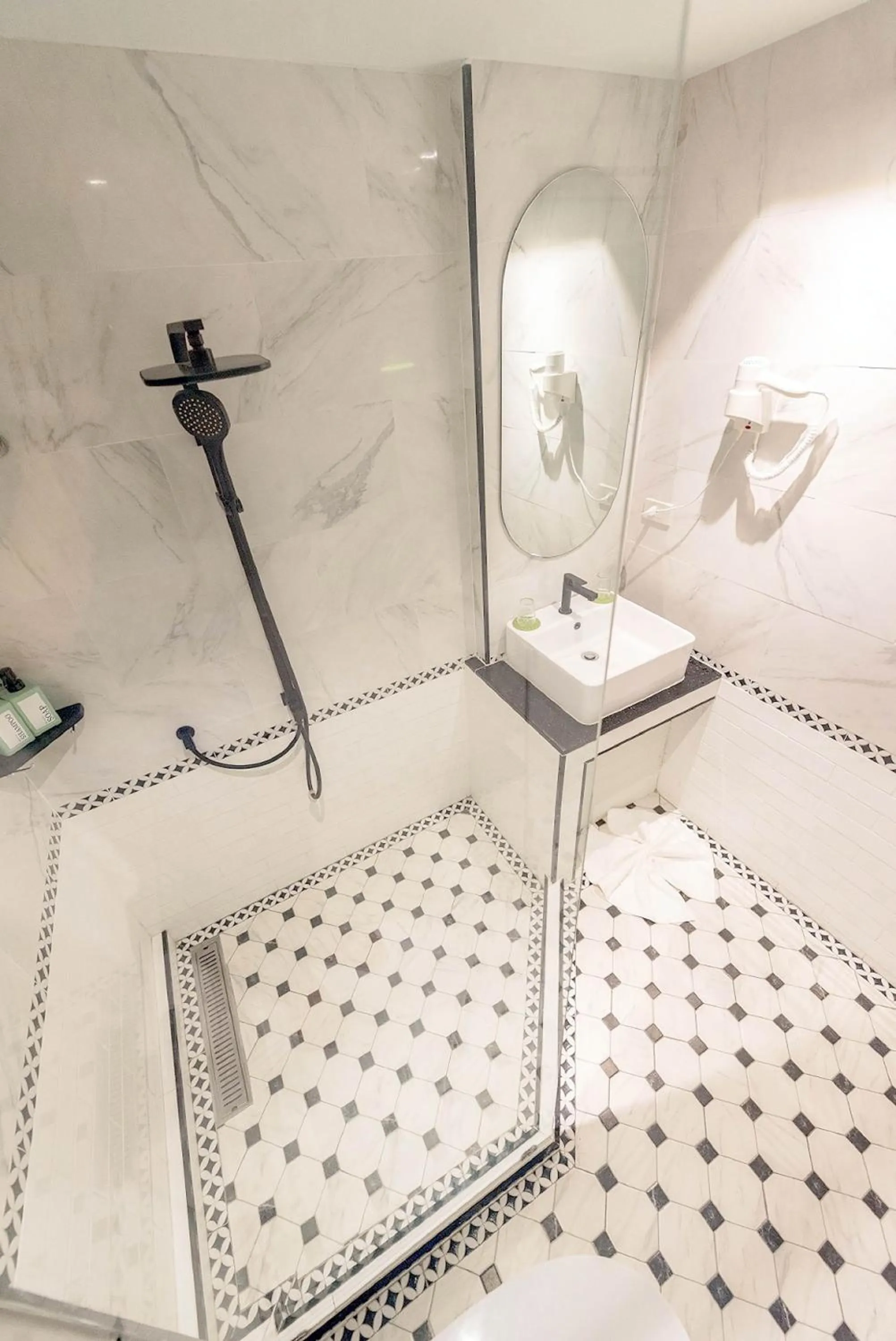 Shower in Narawad Boutique Hotel