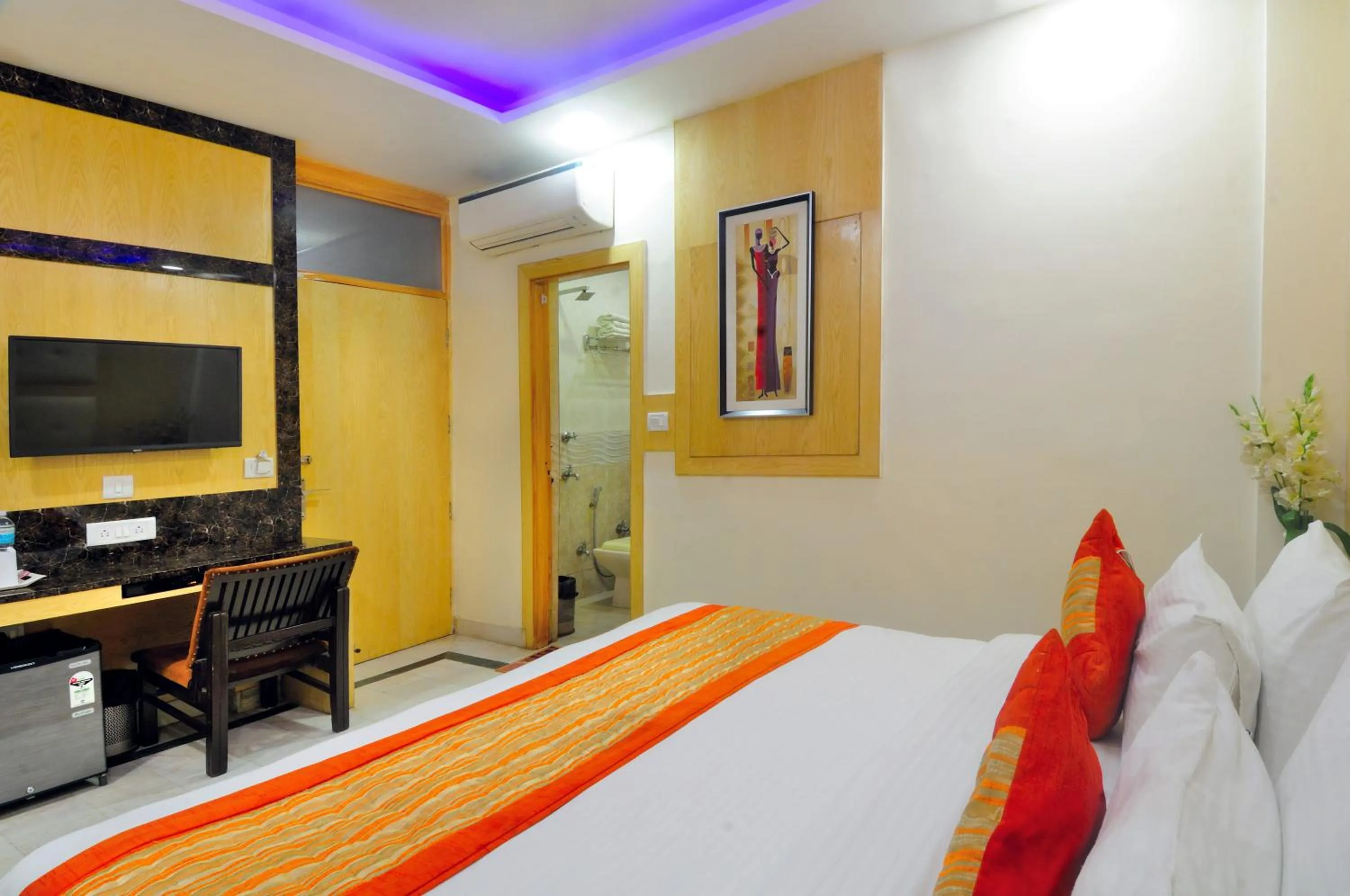 Photo of the whole room, Bed in Hotel Karlo Kastle - Paharganj - New Delhi