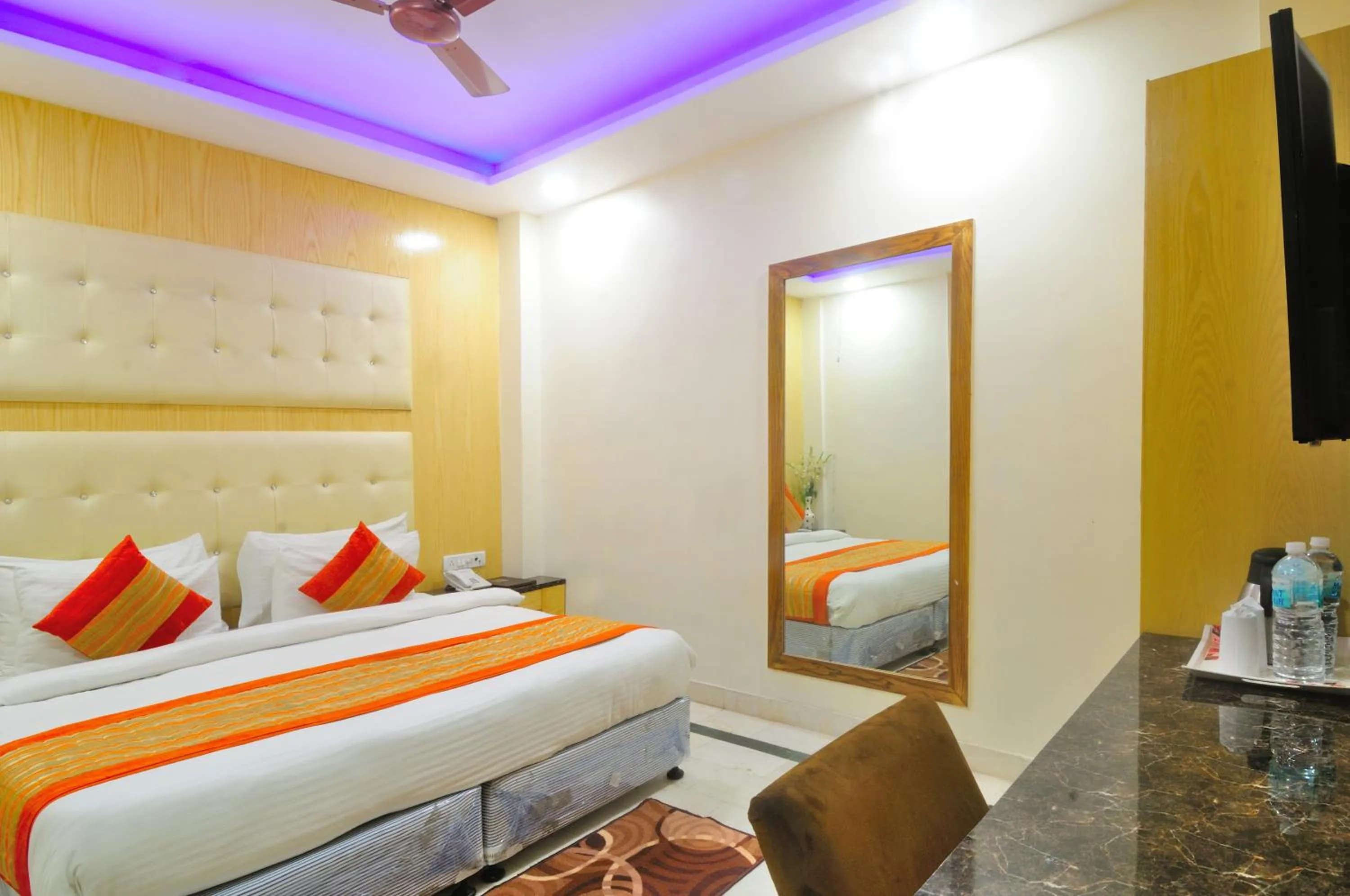 Bedroom, Bed in Hotel Karlo Kastle - Paharganj - New Delhi