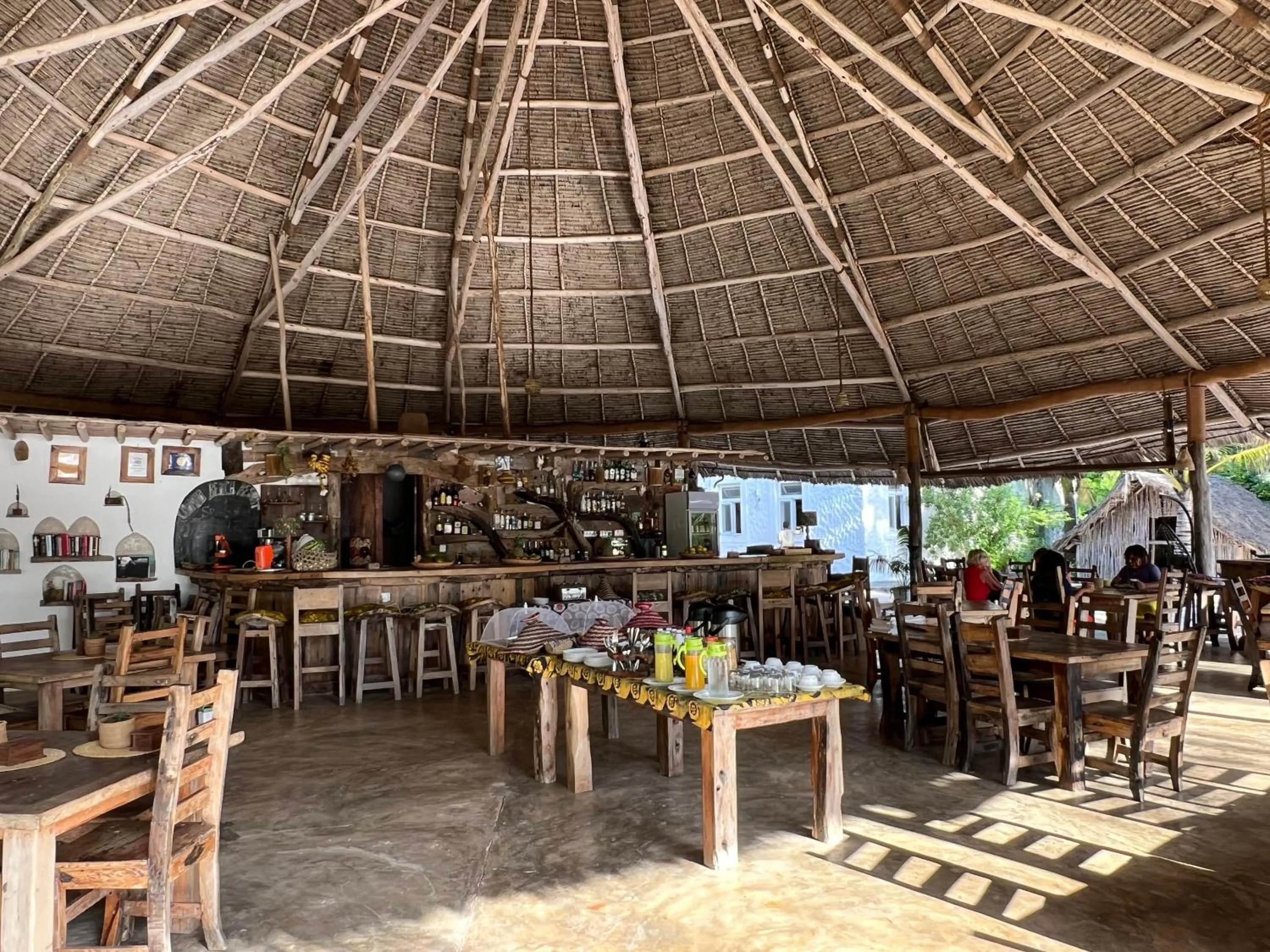 Restaurant/places to eat in Ujamaa Beach Resort