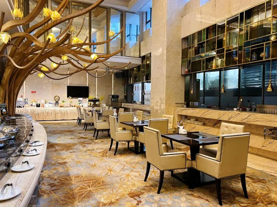 Menshine Gloria Plaza Hotel