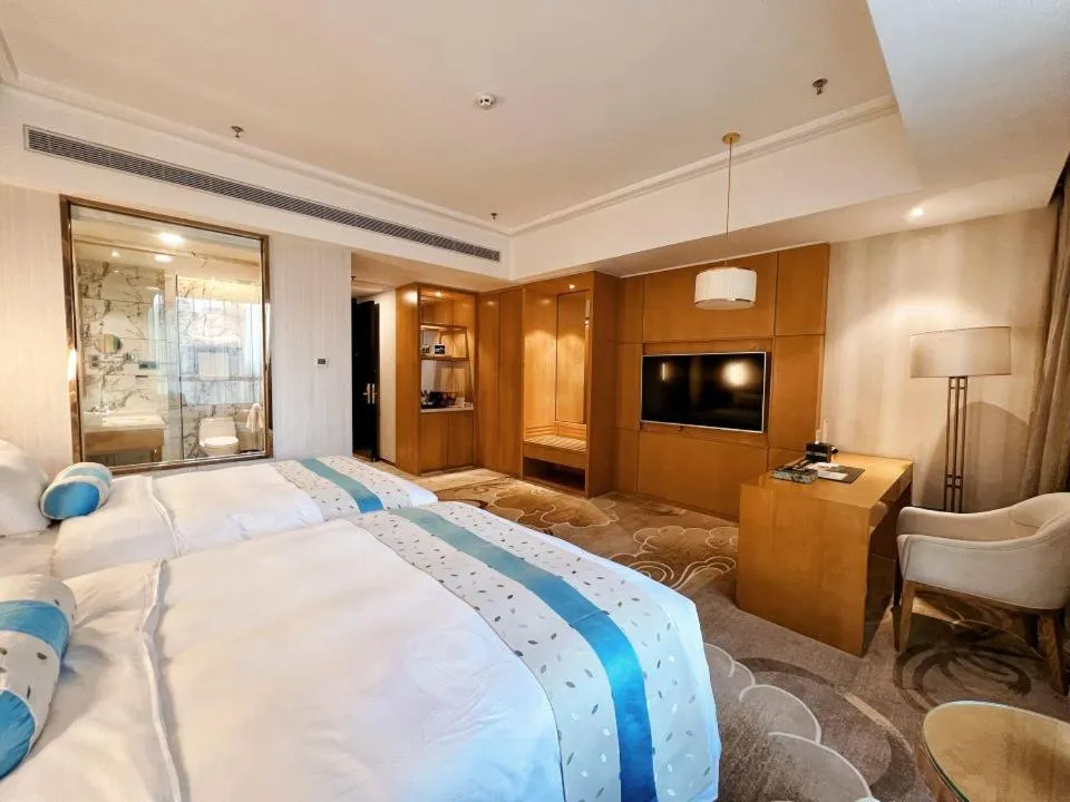 Bed in Menshine Gloria Plaza Hotel