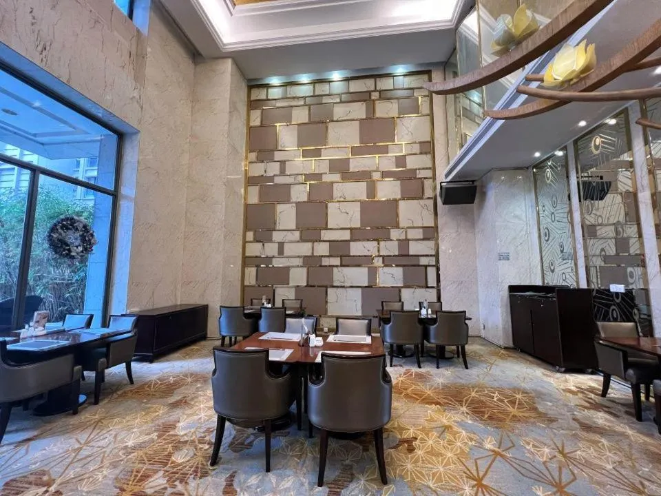 Menshine Gloria Plaza Hotel