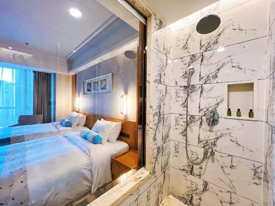 Bed in Menshine Gloria Plaza Hotel