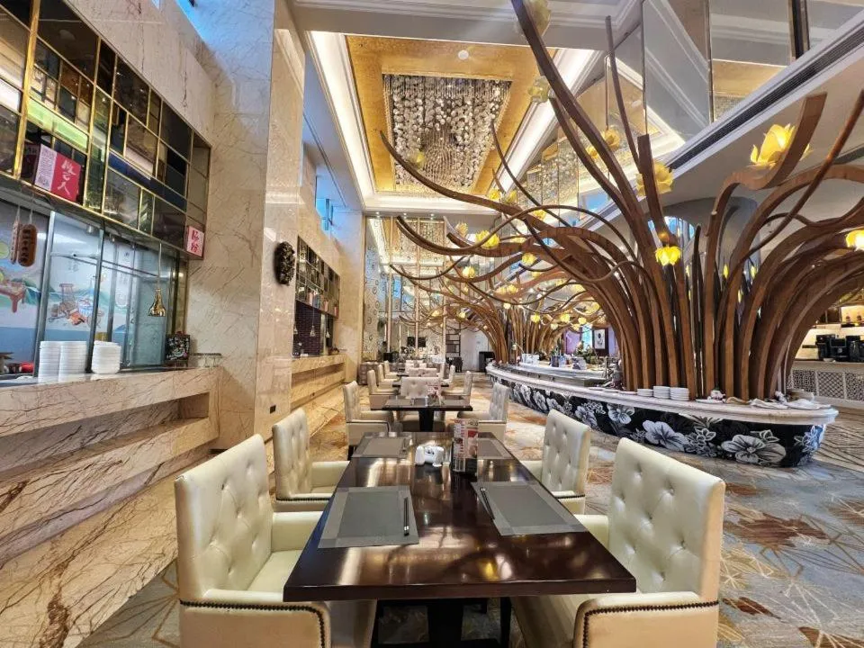 Menshine Gloria Plaza Hotel