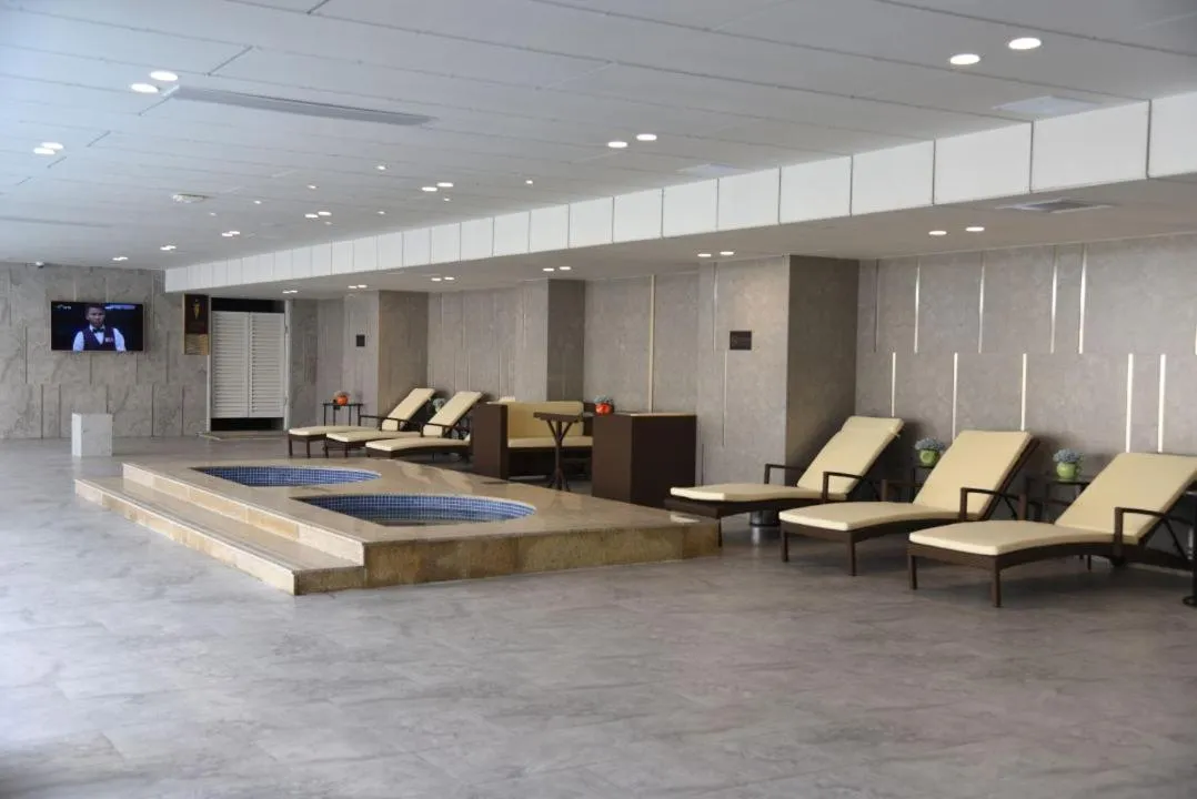 Menshine Gloria Plaza Hotel