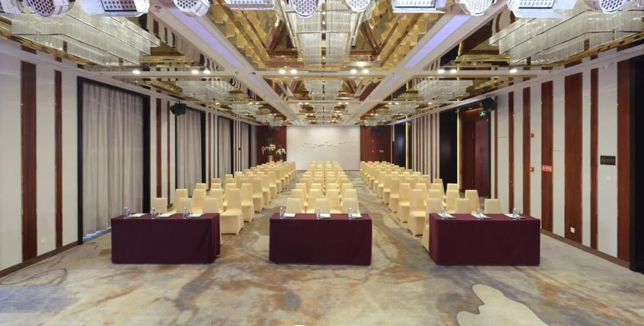 Menshine Gloria Plaza Hotel