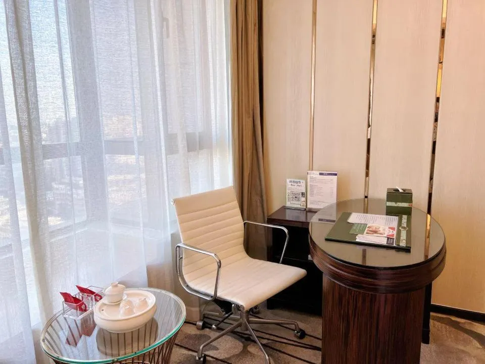 Menshine Gloria Plaza Hotel