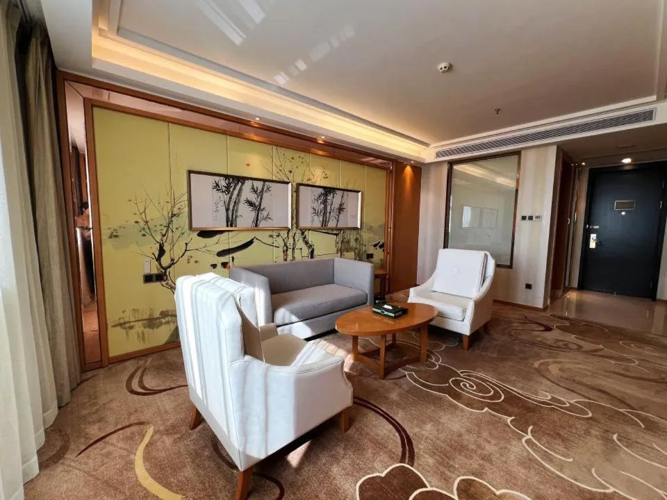 Menshine Gloria Plaza Hotel