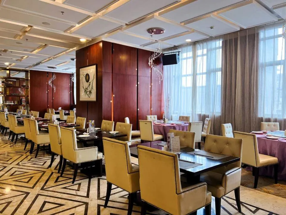 Menshine Gloria Plaza Hotel