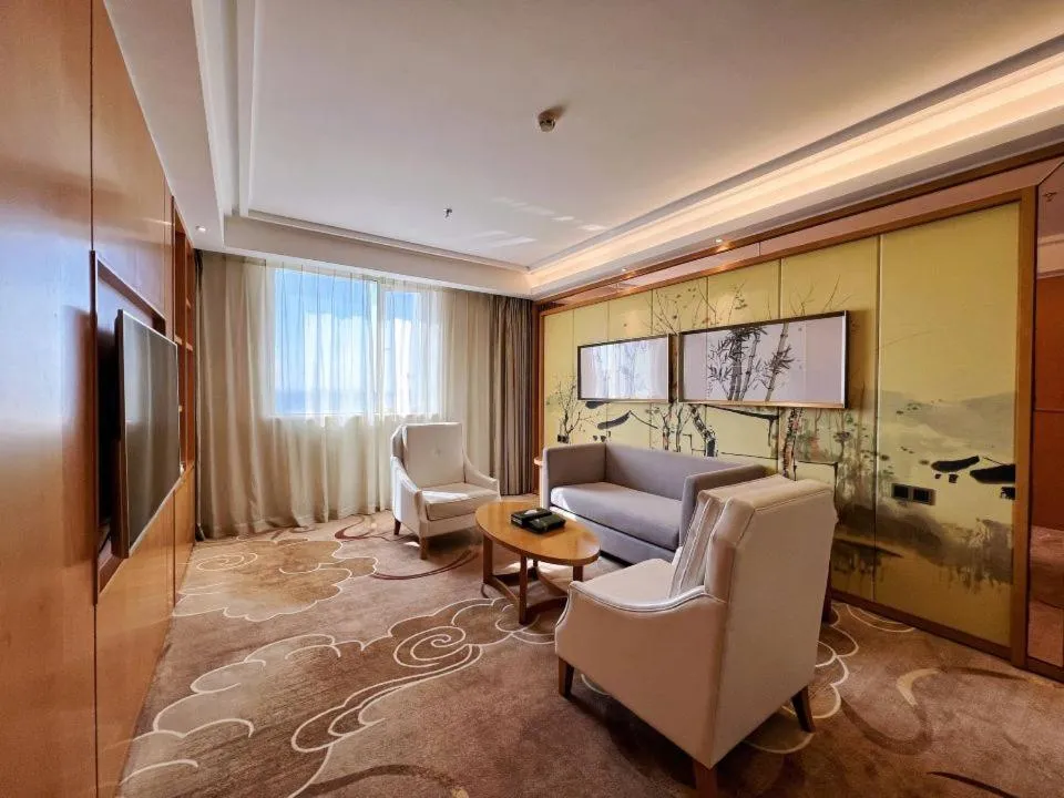 Menshine Gloria Plaza Hotel