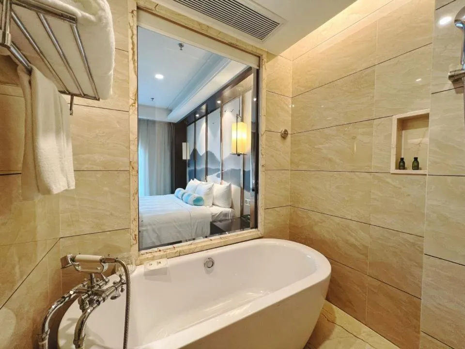 Bed in Menshine Gloria Plaza Hotel