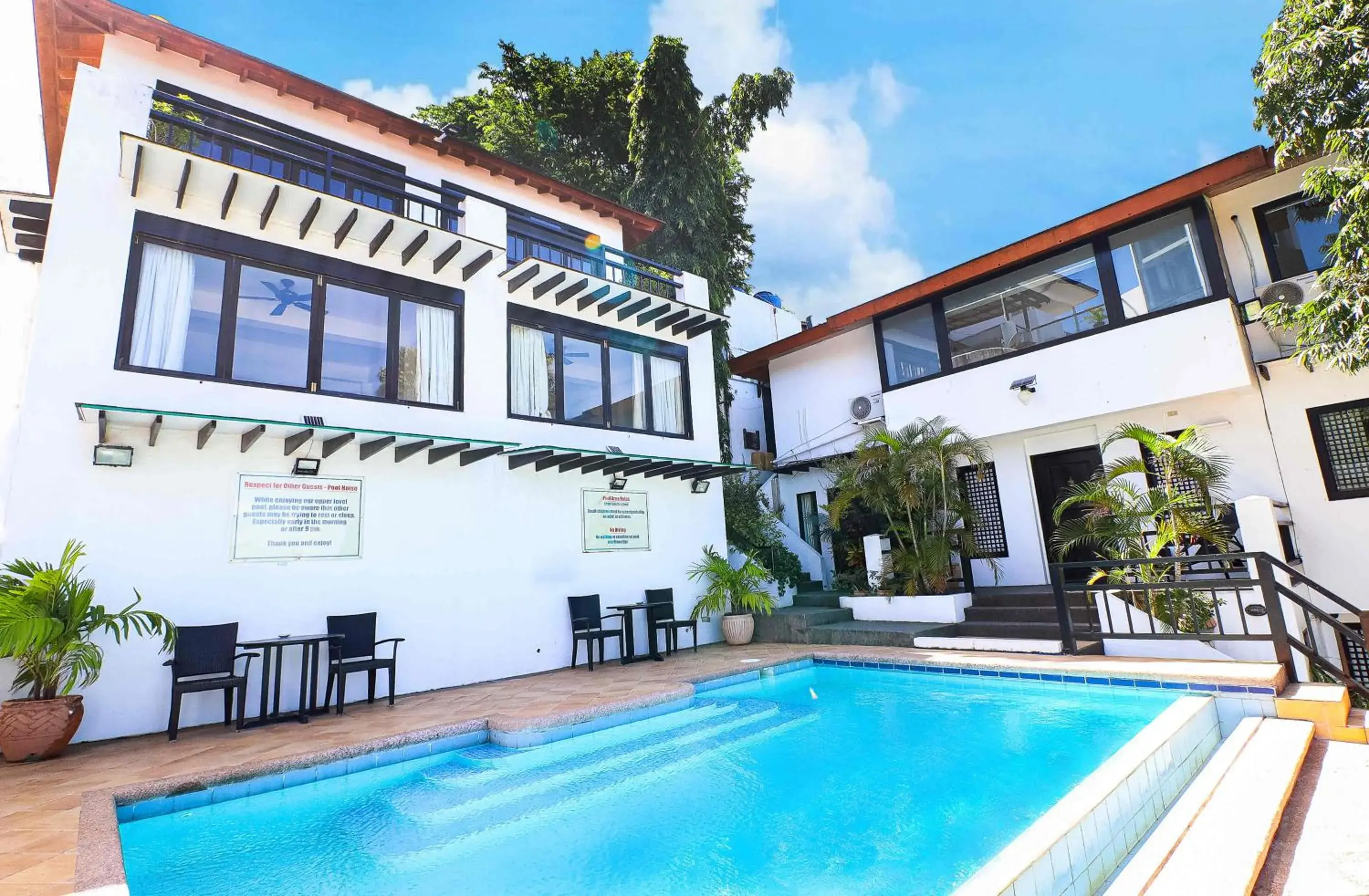 Swimming pool in Out of the Blue Resort Swimming pool in Out of the Blue Resort