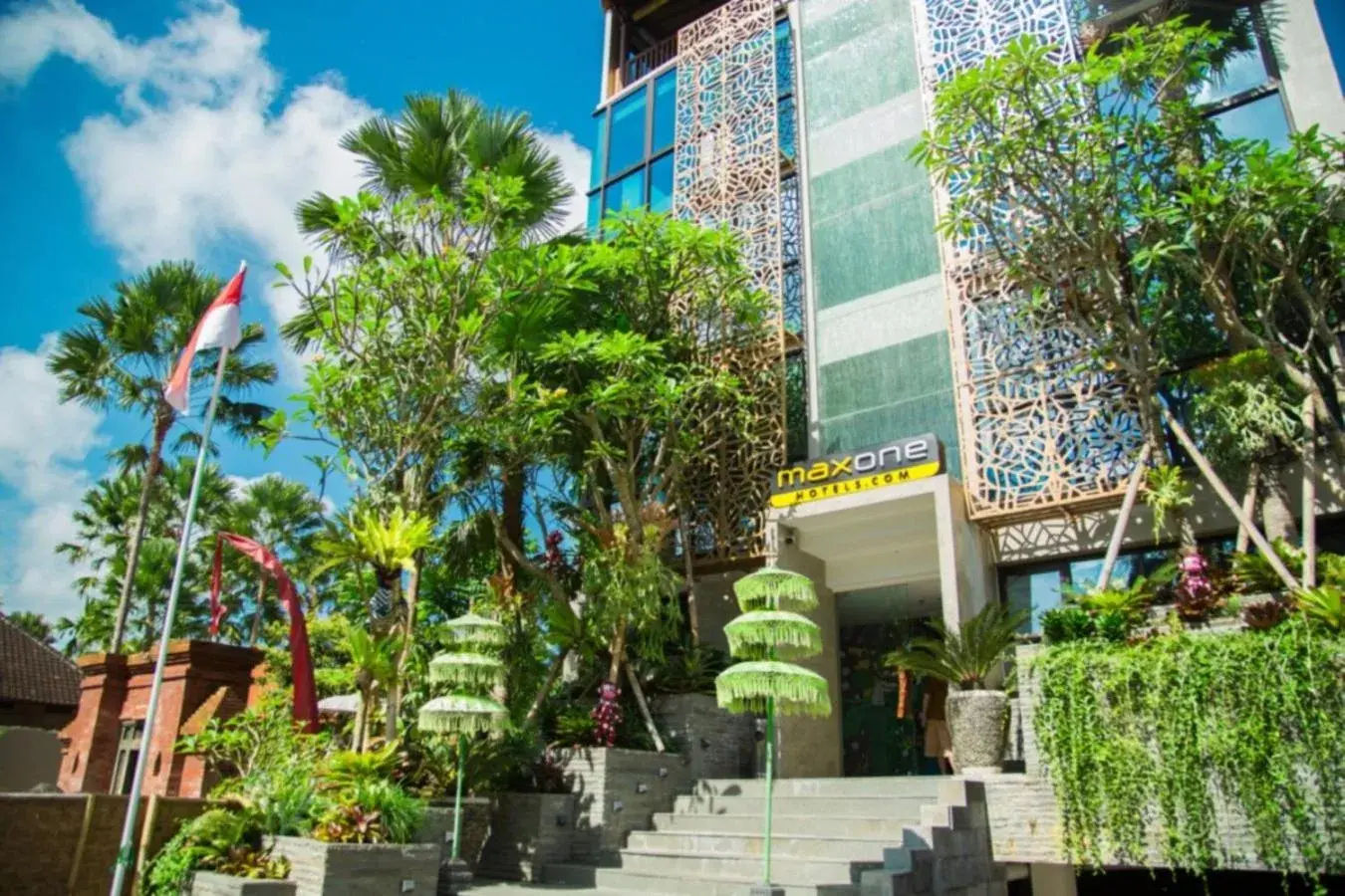Facade/entrance in MaxOneHotels at Ubud - CHSE Certified Facade/entrance in MaxOneHotels at Ubud - CHSE Certified