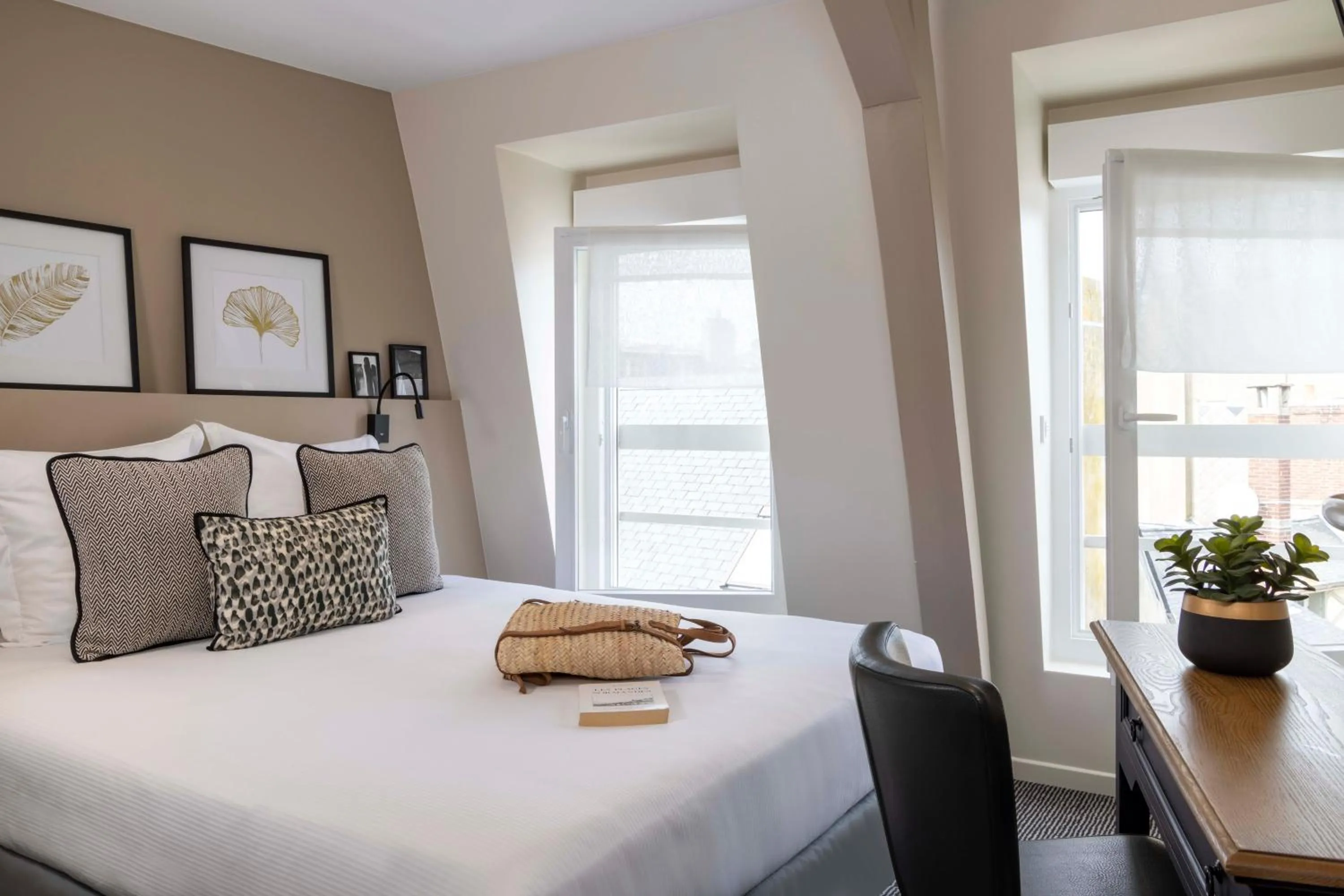 Bed in Hôtel Le Fer à Cheval