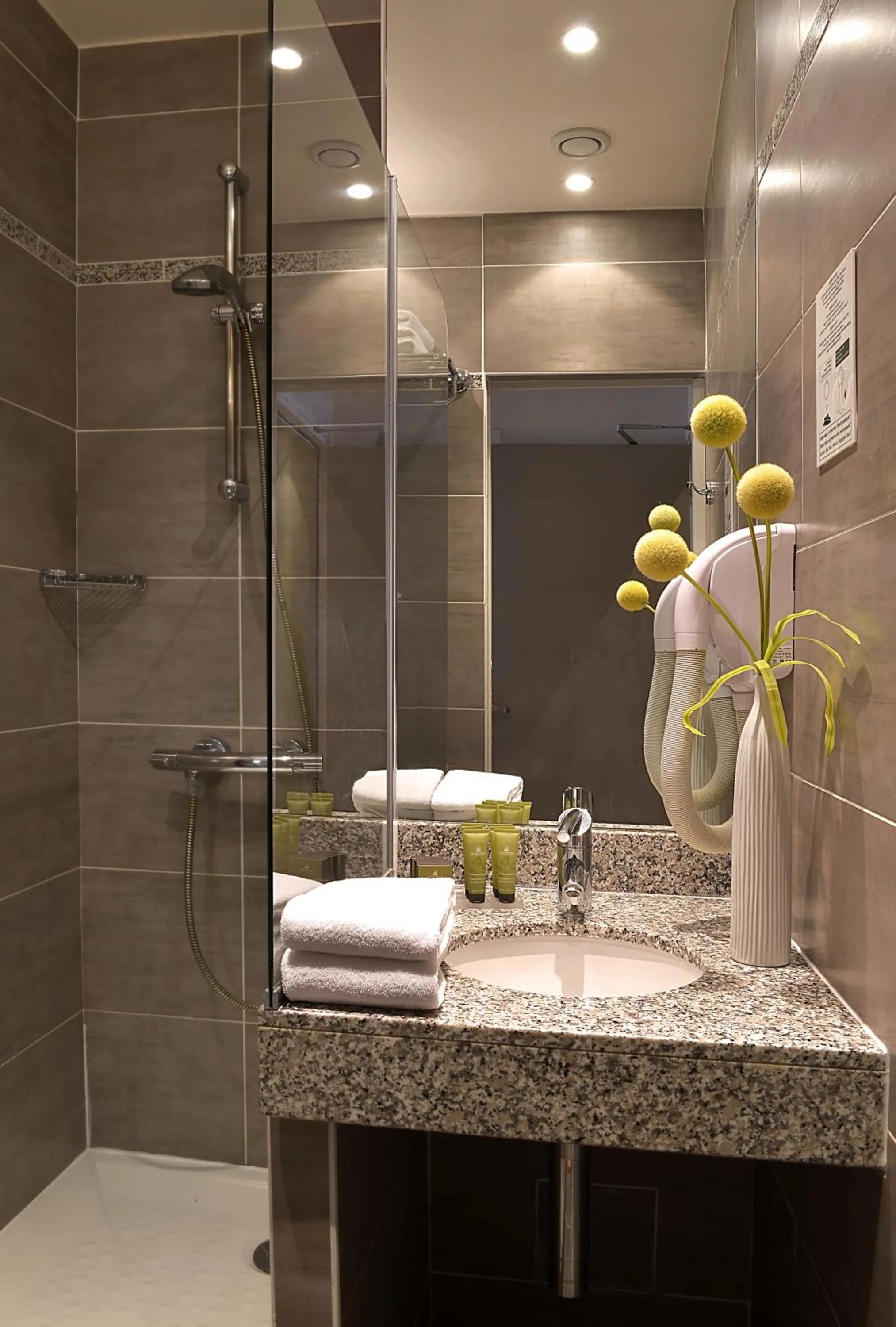 Bathroom in Hôtel Le Fer à Cheval