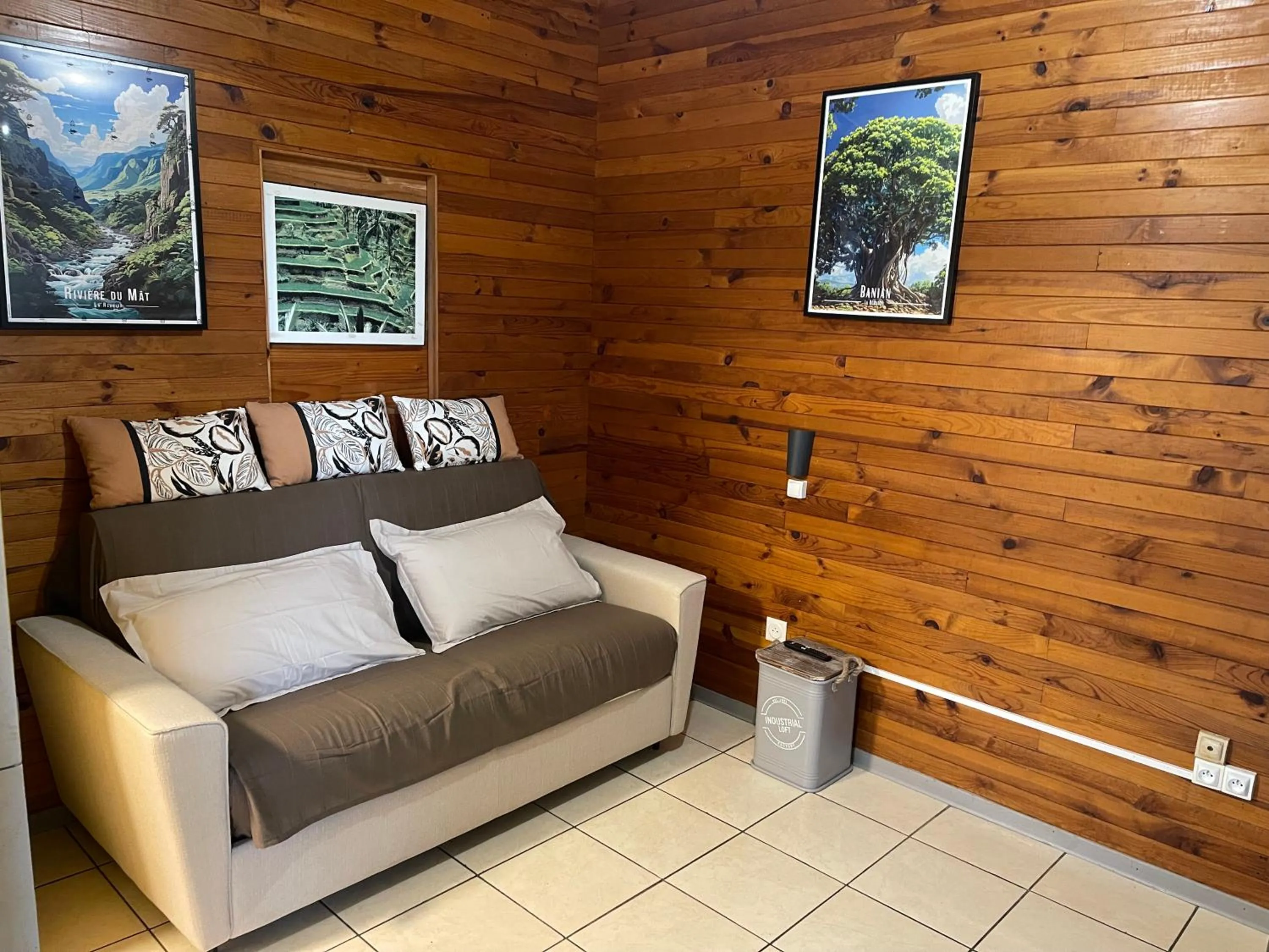 GITE-Hotel LA CAZ DES ORANGERS