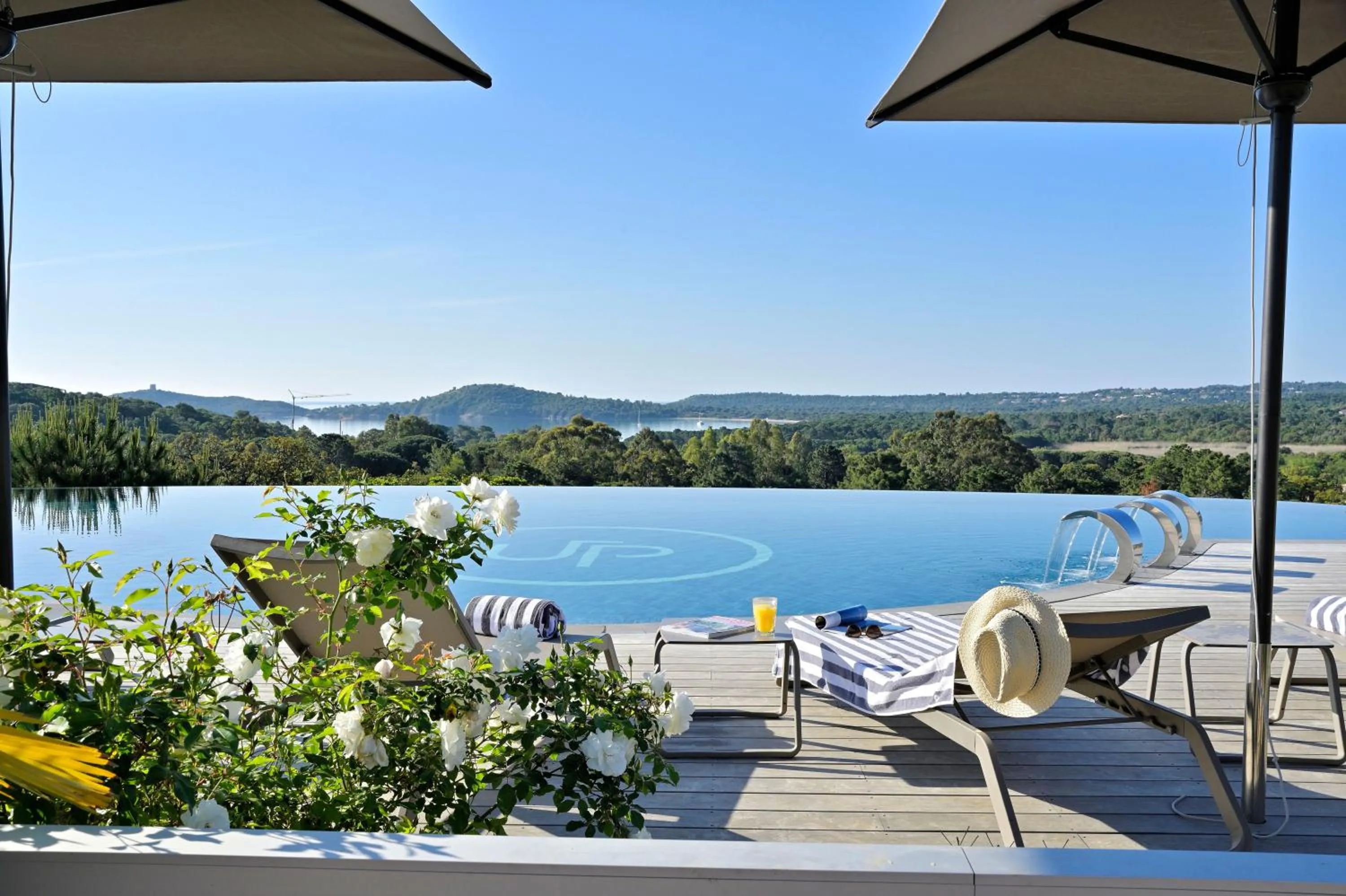 Swimming pool in Hotel U Paesolu