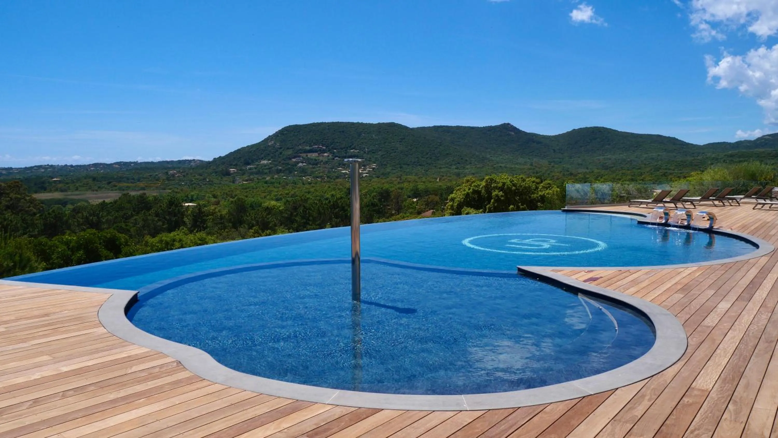 Swimming pool in Hotel U Paesolu