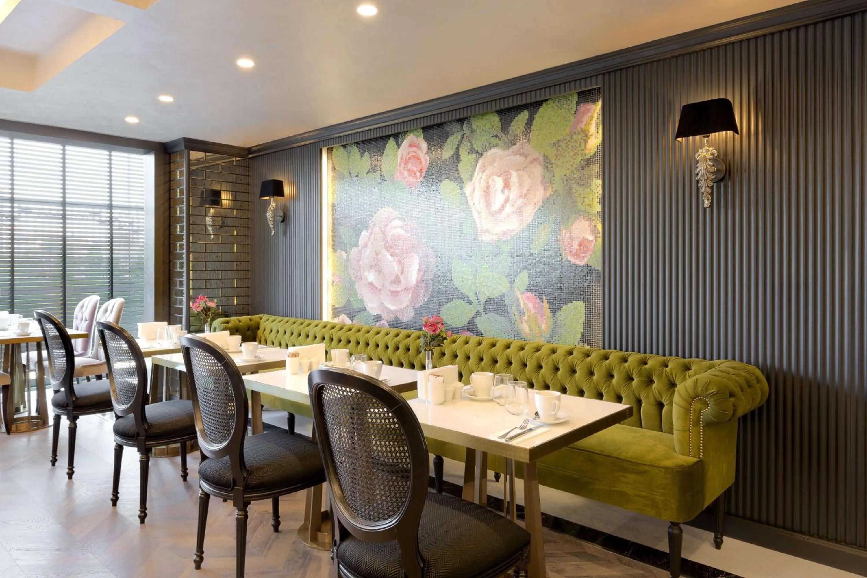 Restaurant/places to eat in DoubleTree By Hilton Izmir Airport