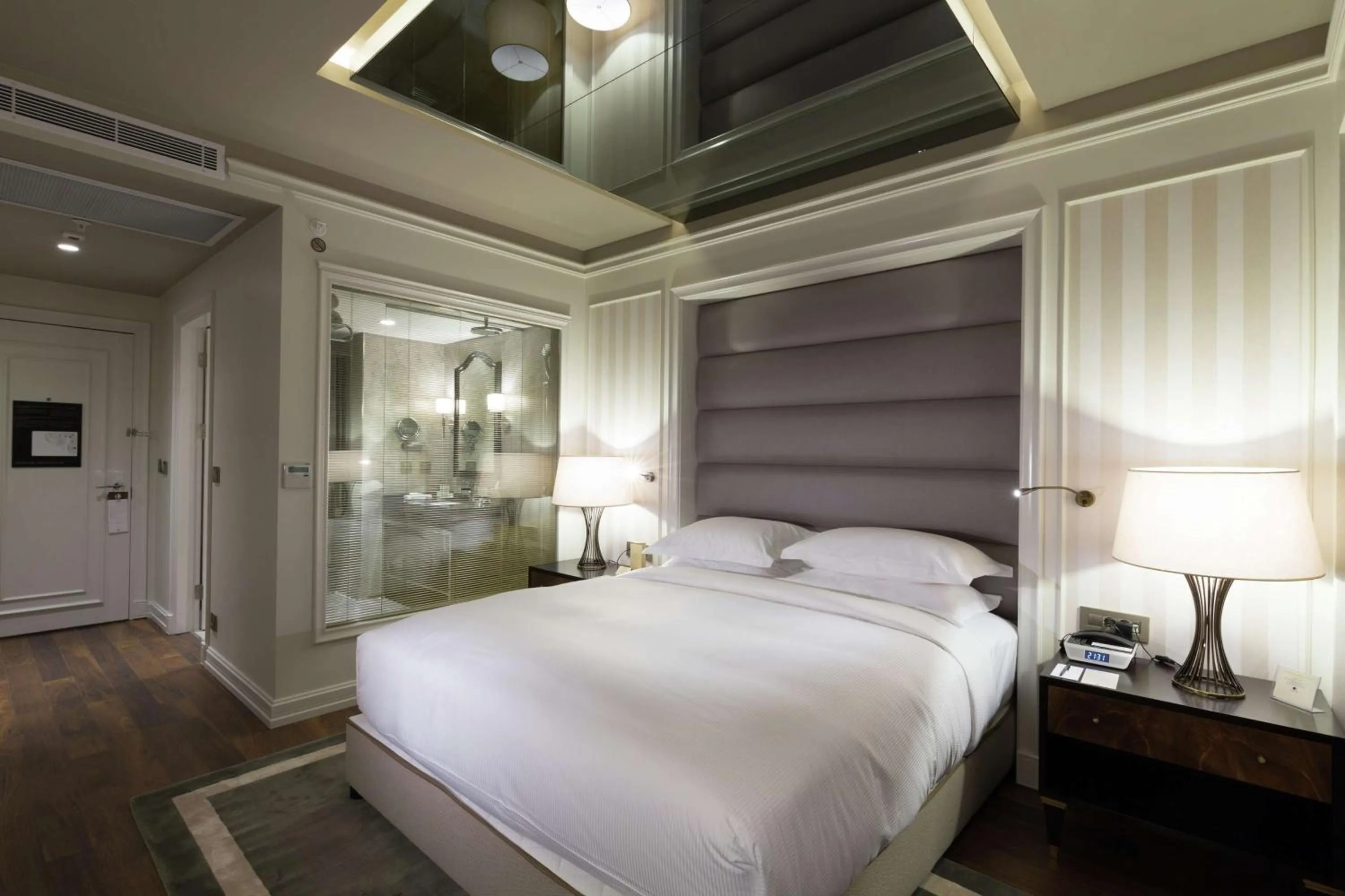 Bed in DoubleTree By Hilton Izmir Airport