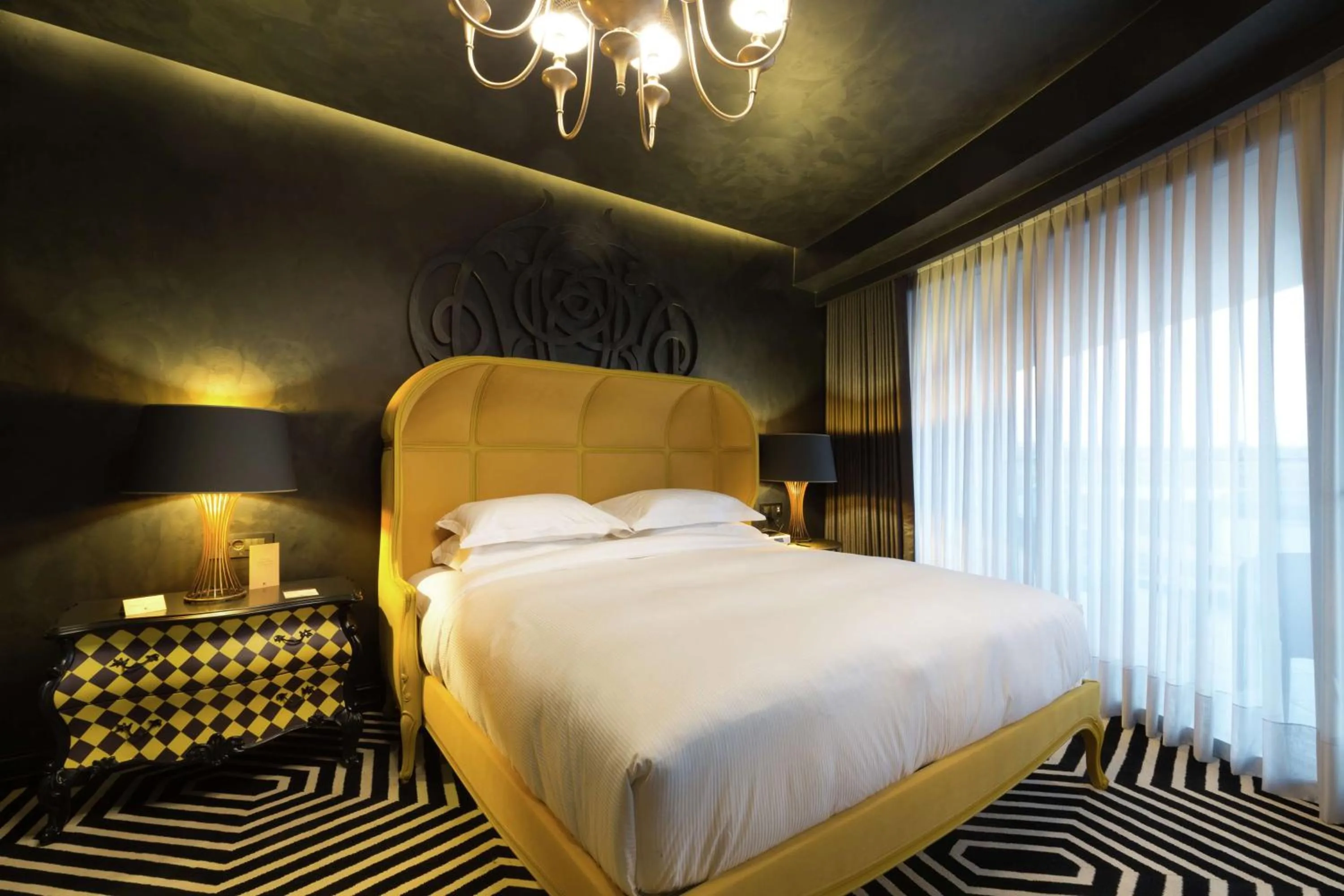 Bed in DoubleTree By Hilton Izmir Airport