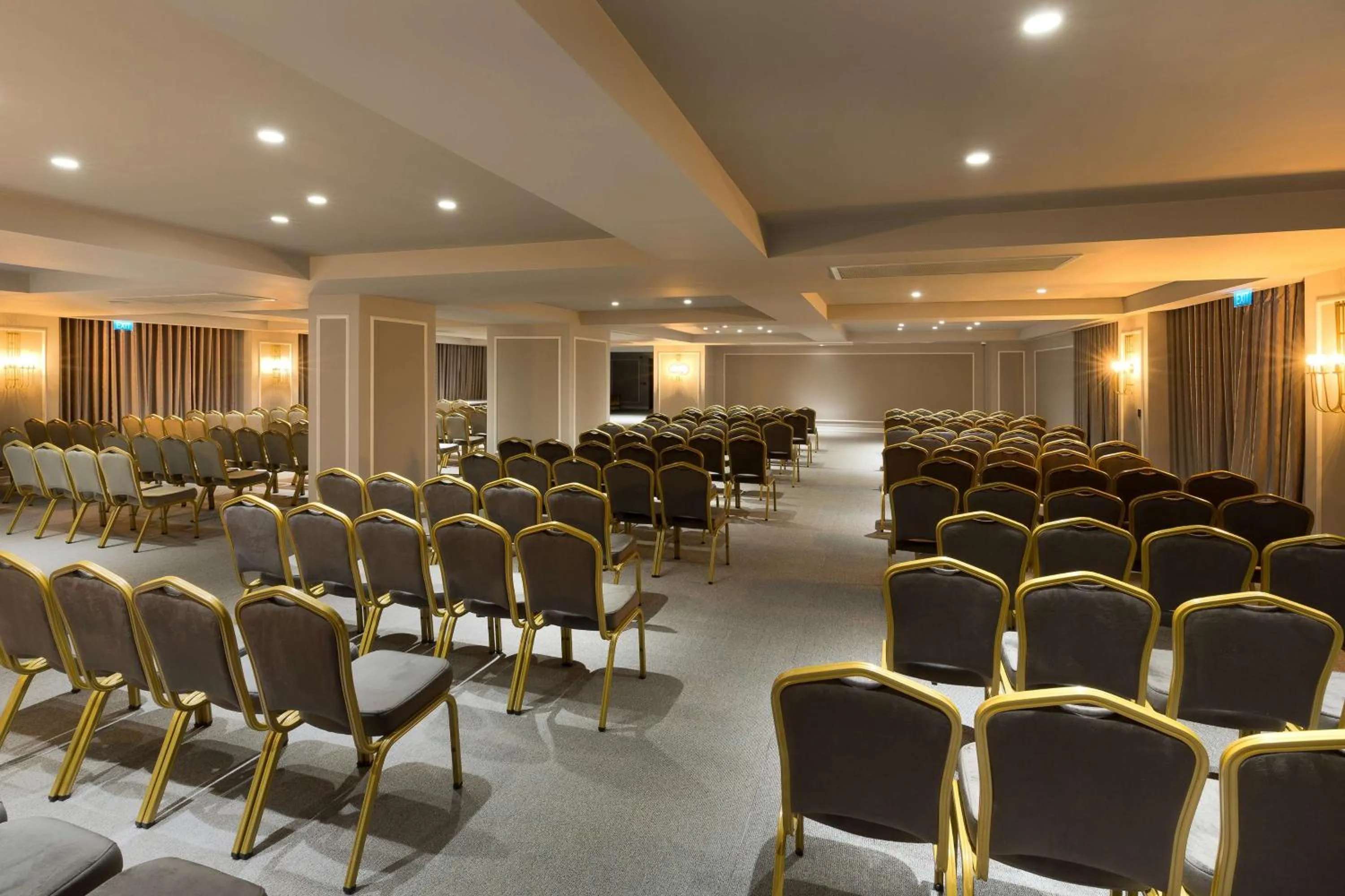 Meeting/conference room in DoubleTree By Hilton Izmir Airport