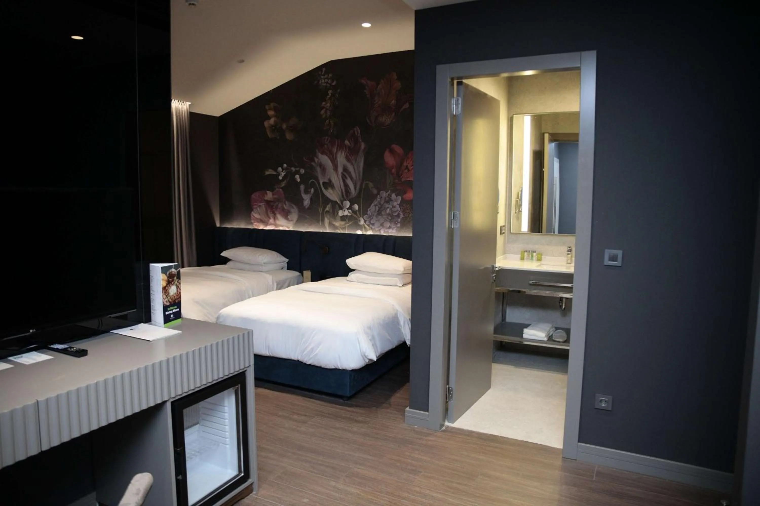 Bed in DoubleTree By Hilton Izmir Airport