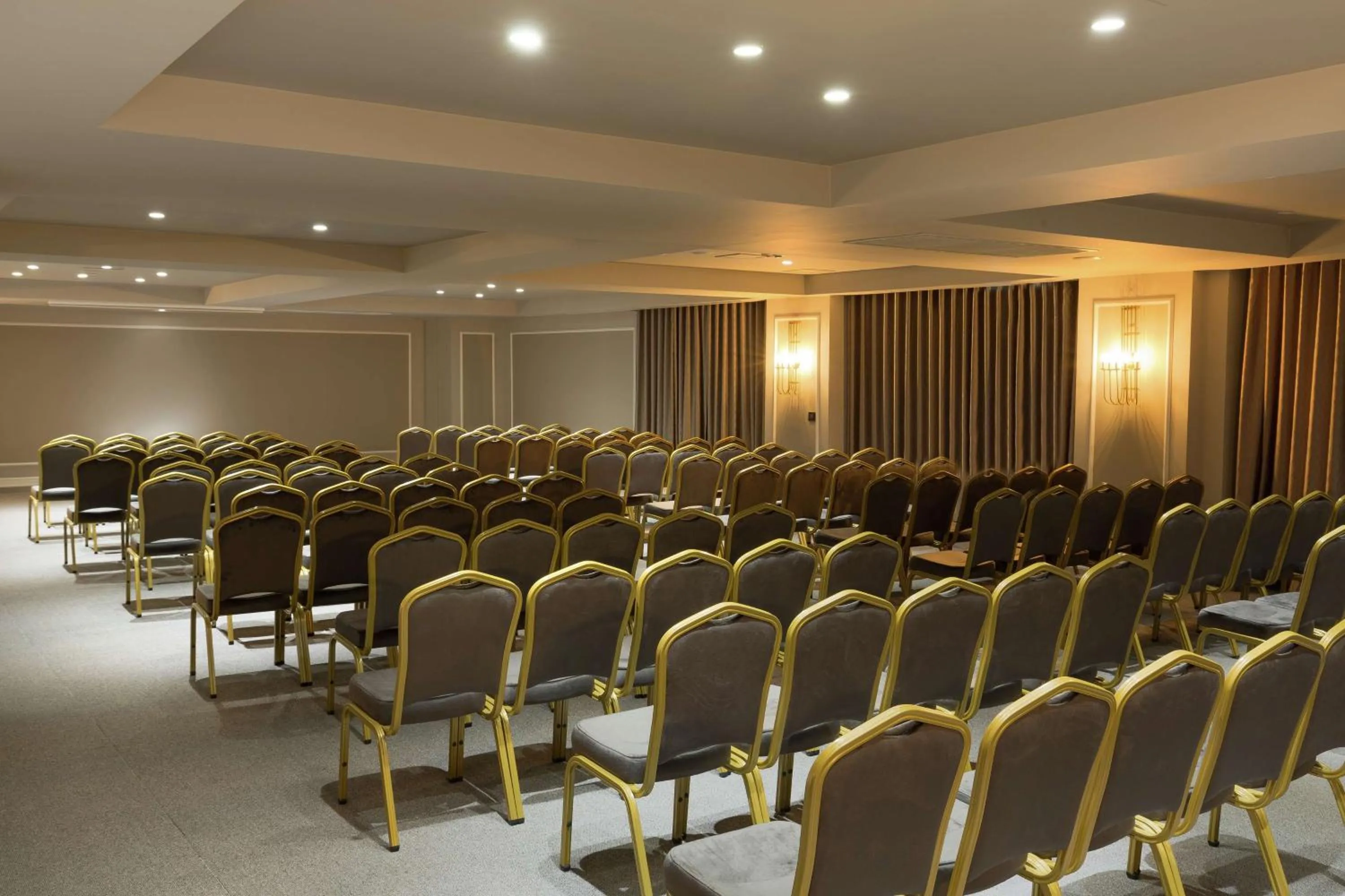 Meeting/conference room in DoubleTree By Hilton Izmir Airport