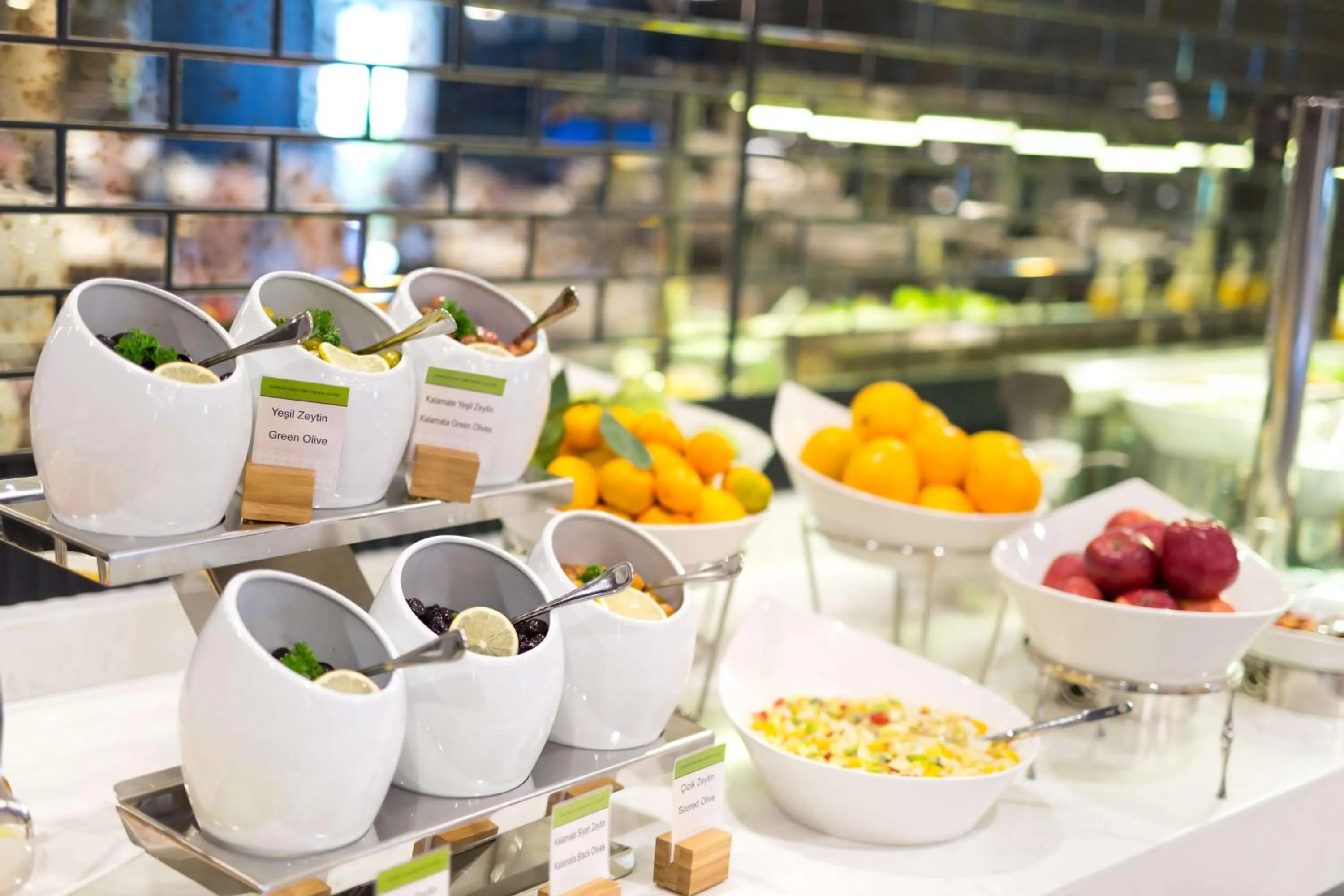 Restaurant/places to eat in DoubleTree By Hilton Izmir Airport