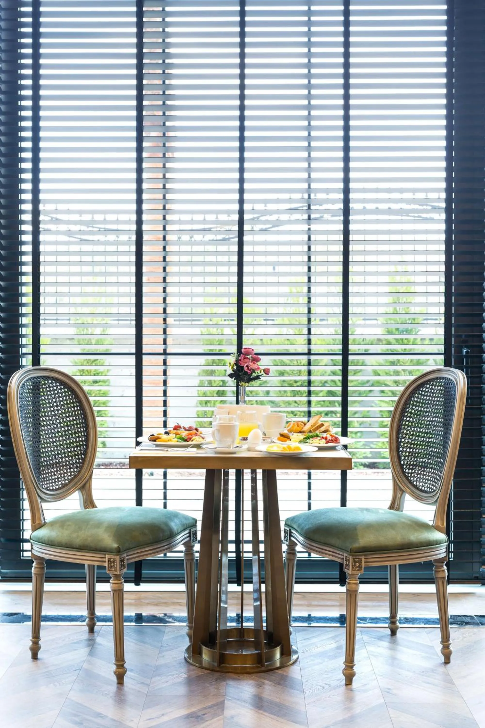 Restaurant/places to eat in DoubleTree By Hilton Izmir Airport