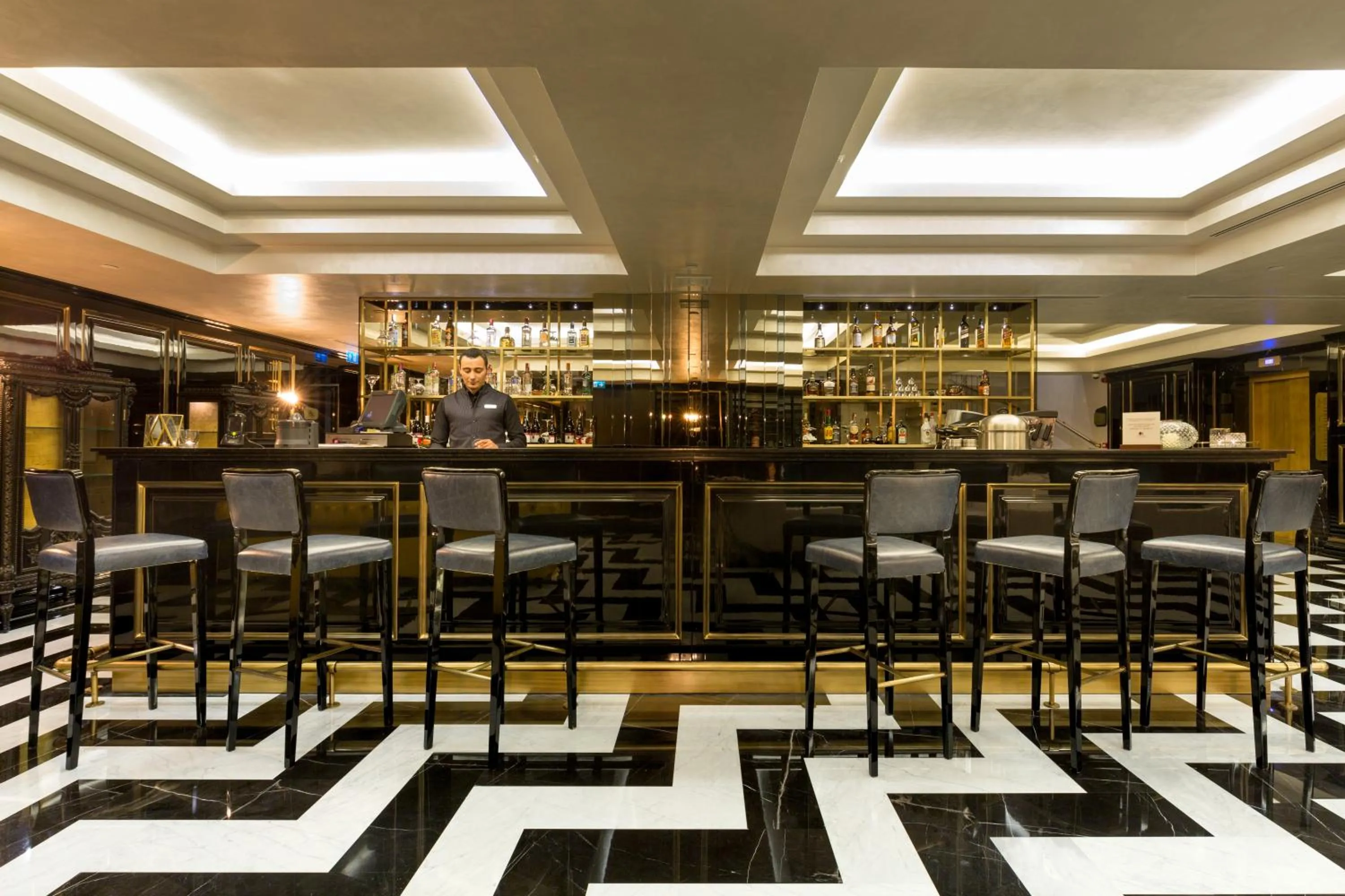 Lounge or bar in DoubleTree By Hilton Izmir Airport