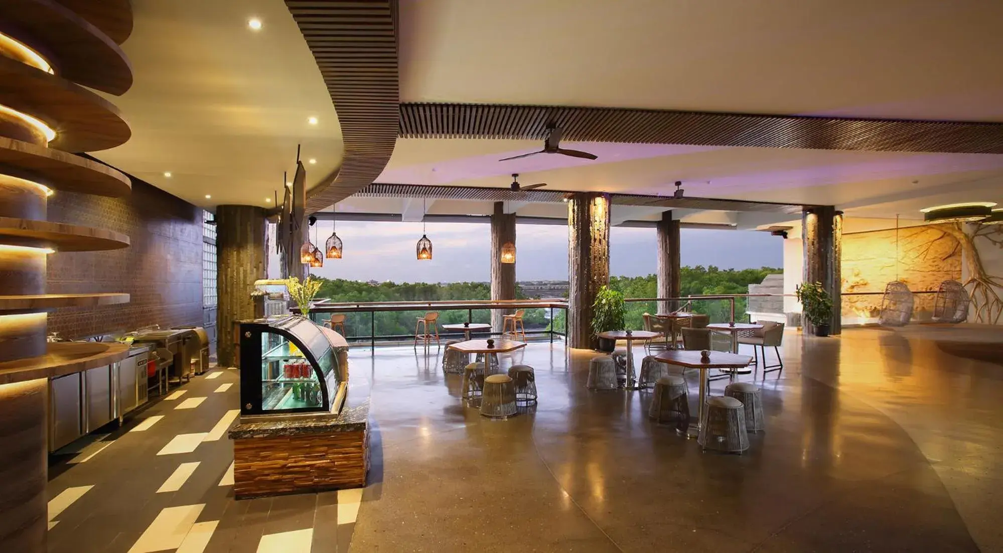 Lounge or bar, Restaurant/Places to Eat in The Crystal Luxury Bay Resort Nusa Dua - Bali