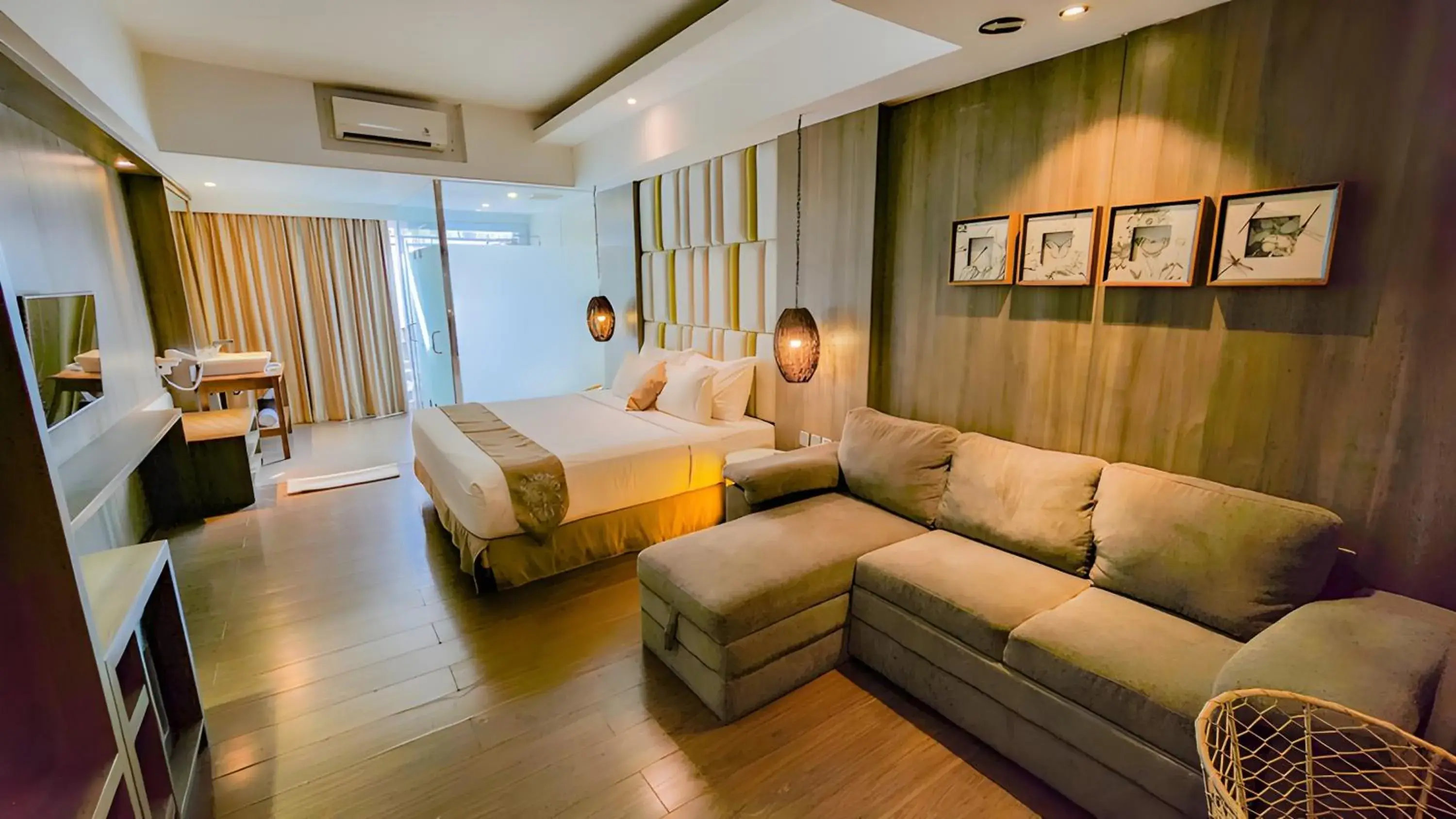 Bed in The Crystal Luxury Bay Resort Nusa Dua - Bali