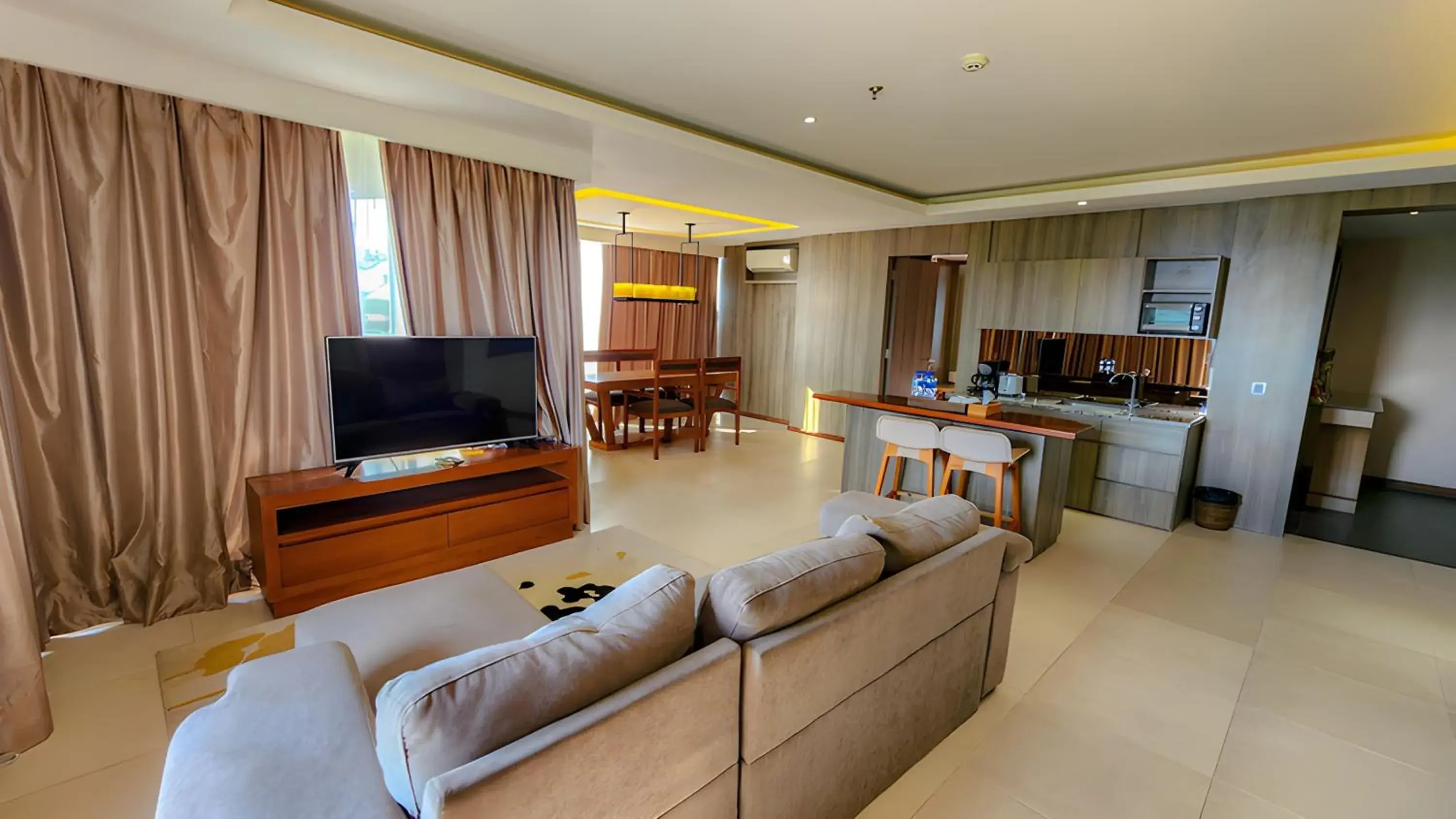 Communal lounge/ TV room, Seating Area in The Crystal Luxury Bay Resort Nusa Dua - Bali