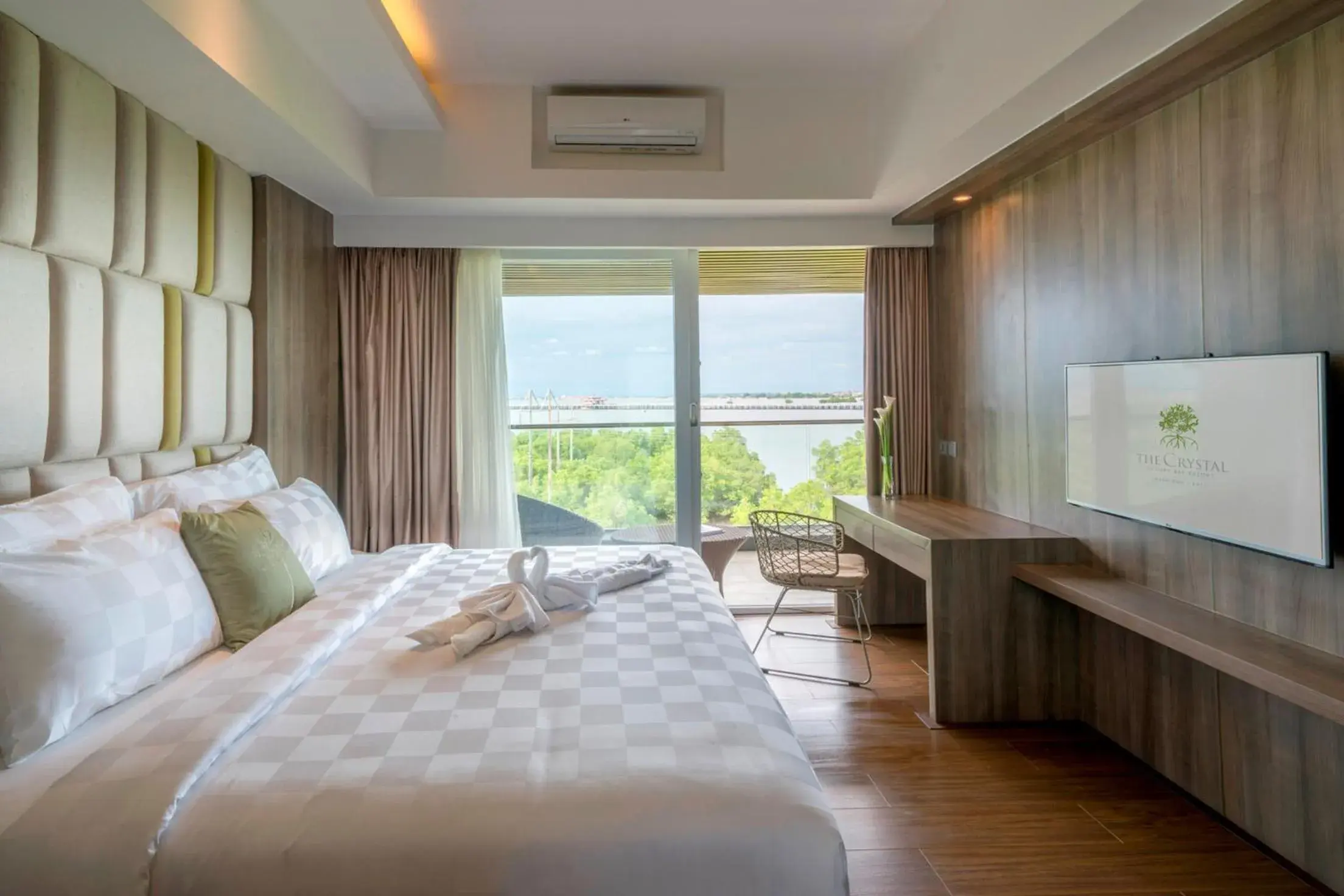 Bed in The Crystal Luxury Bay Resort Nusa Dua - Bali