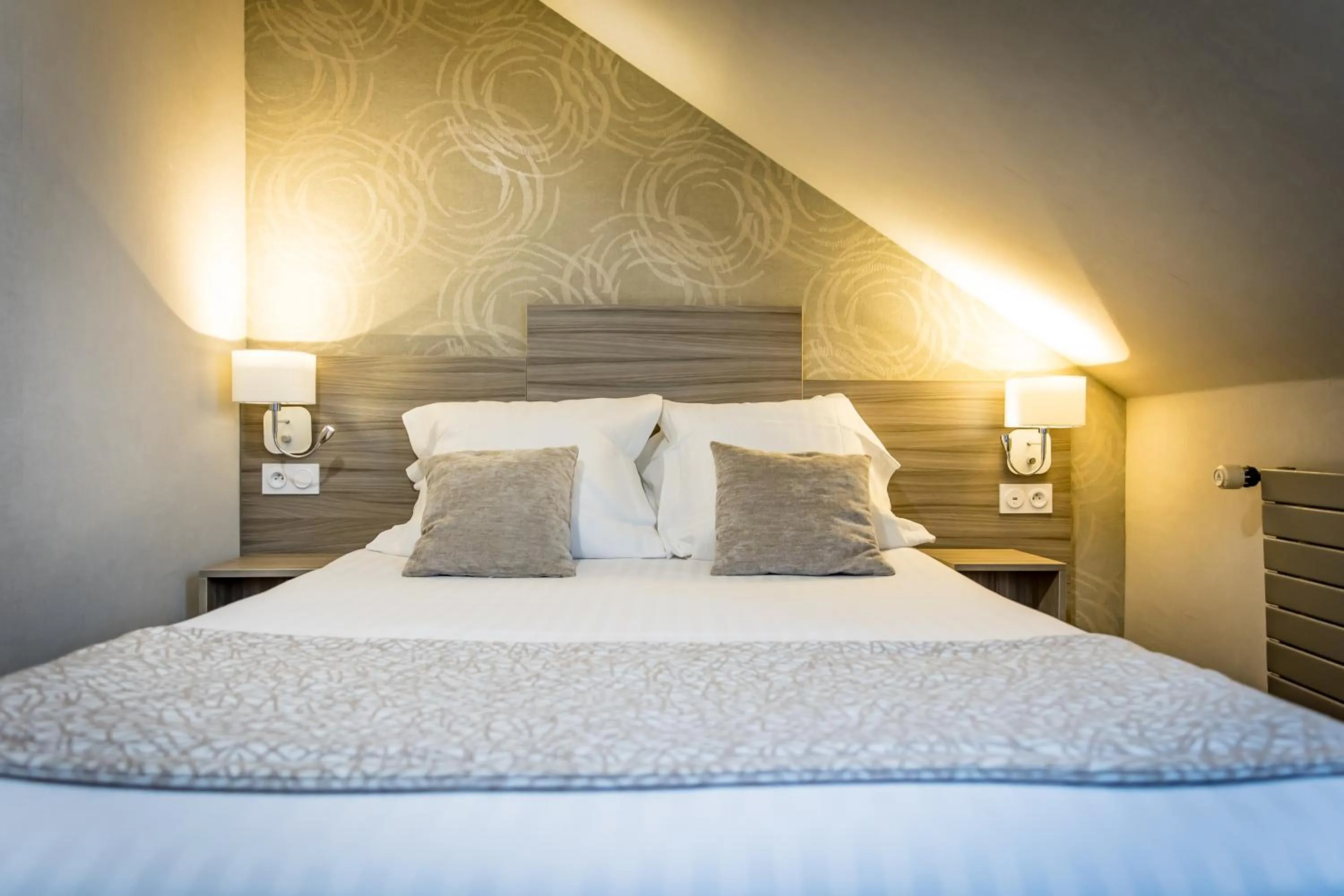 Bed in Hôtel De Brunville & Spa