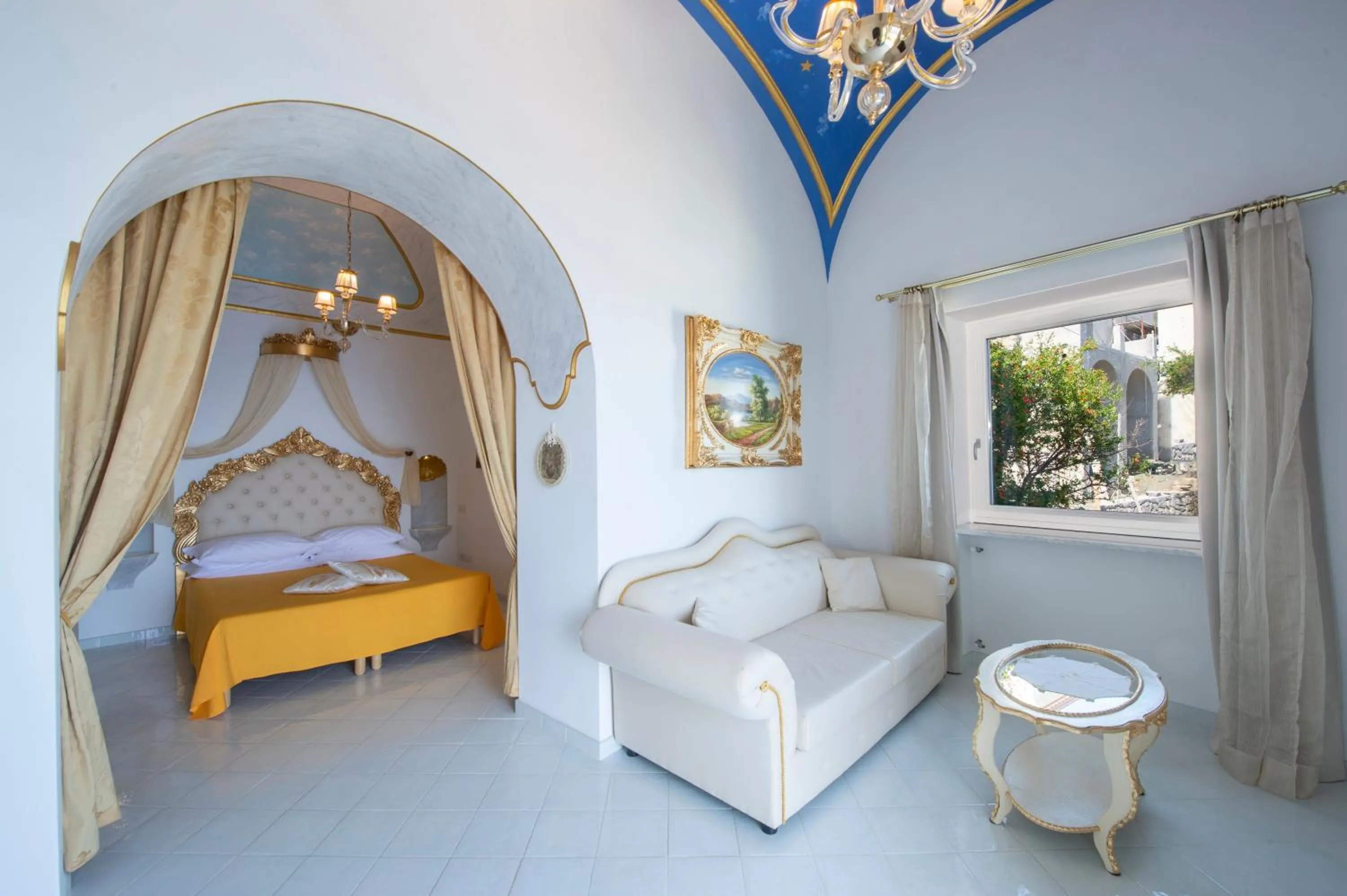 Bed in Palazzo Rocco Villa Sunshining in Love