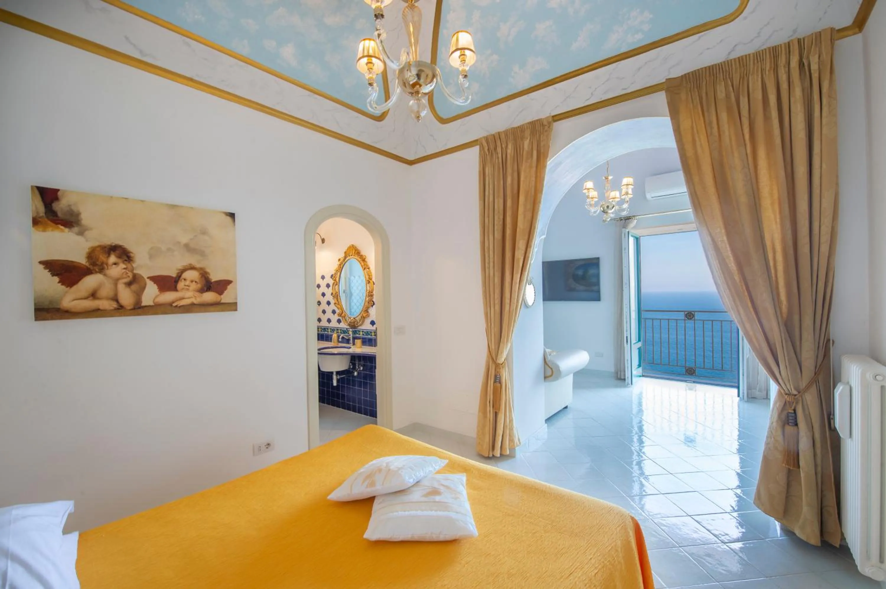 Bed in Palazzo Rocco Villa Sunshining in Love