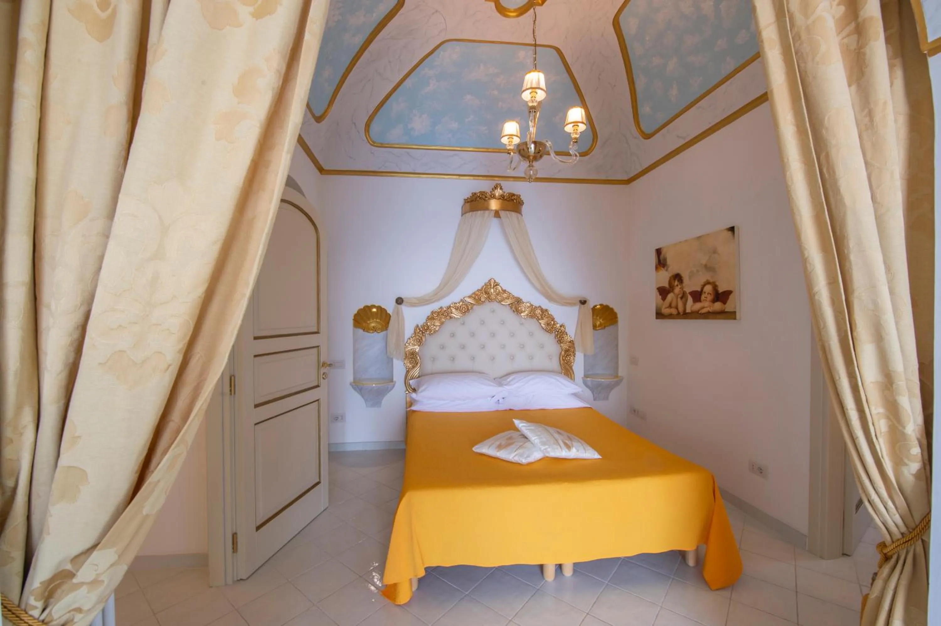 Bed in Palazzo Rocco Villa Sunshining in Love
